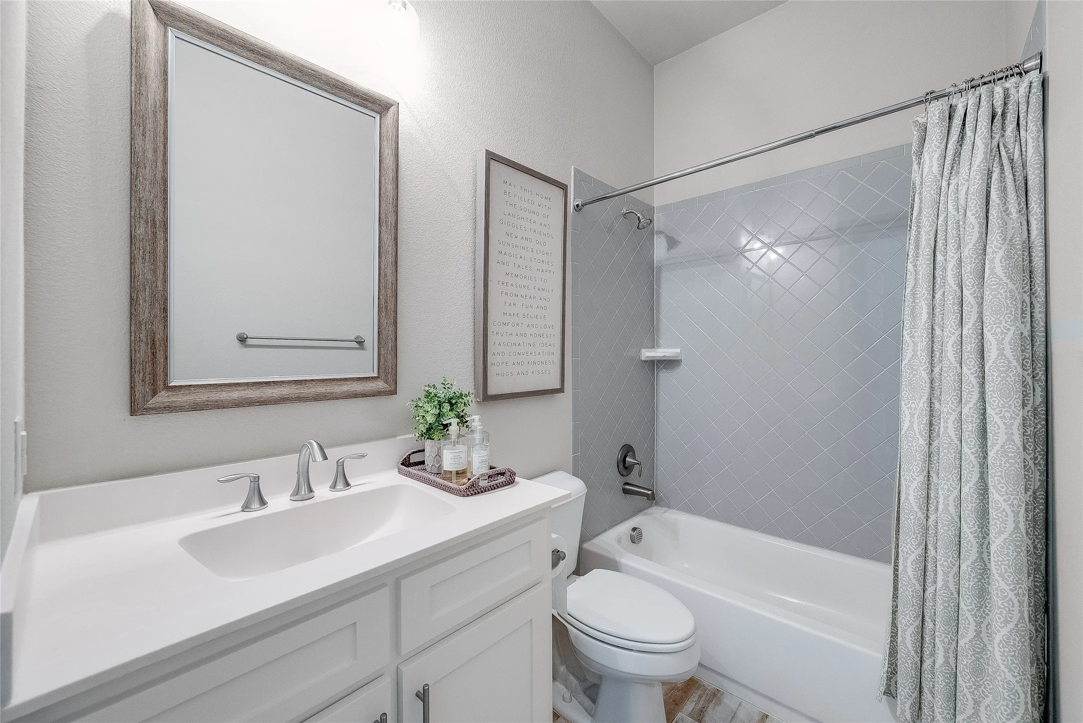 Single Family Residence For Sale in Collin County , 1734 Ellington Drive, Celina, Texas 75009, 4 Bedroom, 3 Bathroom, 3 Garage spaces, 3,155 Sqft, built in 2017, mls#21399046, Real Estate Agent in Celina, Homes For Sale in Collin county, Homes For Sale in Celina, Realtor in Celina Texas, Real Estate Brokerage Independent Realty Texas, Luminita Cordes Realtor