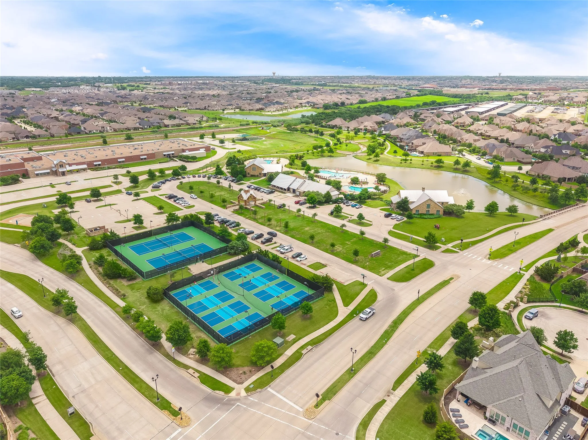 Single Family Residence For Sale in Collin County , 1734 Ellington Drive, Celina, Texas 75009, 4 Bedroom, 3 Bathroom, 3 Garage spaces, 3,155 Sqft, built in 2017, mls#21399046, Real Estate Agent in Celina, Homes For Sale in Collin county, Homes For Sale in Celina, Realtor in Celina Texas, Real Estate Brokerage Independent Realty Texas, Luminita Cordes Realtor