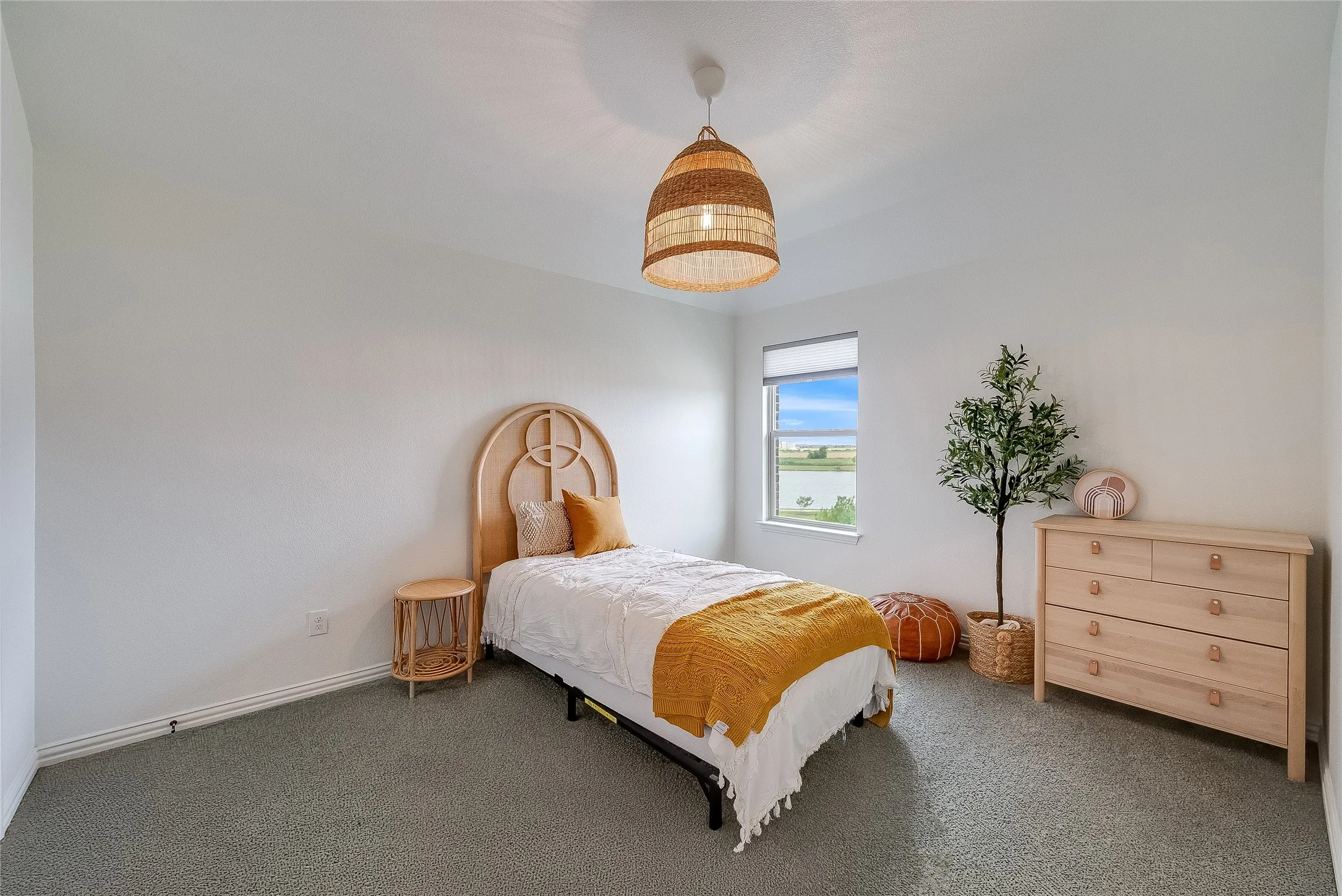 Single Family Residence For Sale in Collin County , 1734 Ellington Drive, Celina, Texas 75009, 4 Bedroom, 3 Bathroom, 3 Garage spaces, 3,155 Sqft, built in 2017, mls#21399046, Real Estate Agent in Celina, Homes For Sale in Collin county, Homes For Sale in Celina, Realtor in Celina Texas, Real Estate Brokerage Independent Realty Texas, Luminita Cordes Realtor