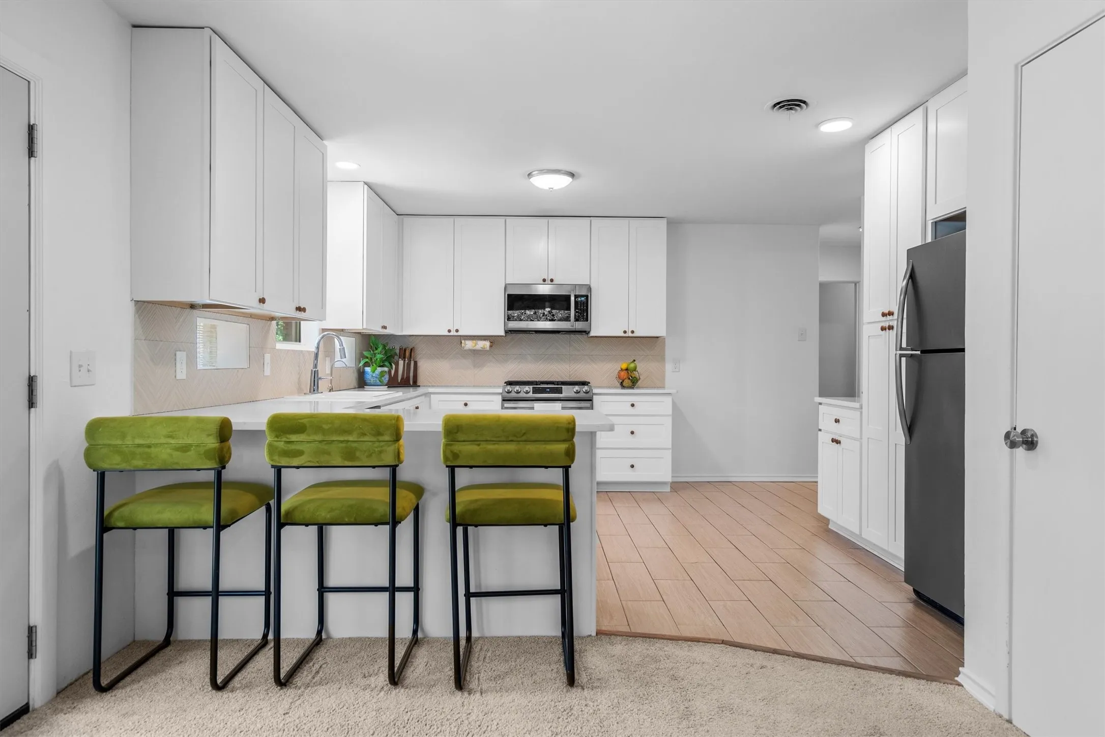 Single Family Residence For Sale in Dallas County , 2461 Highland Road, Dallas, Texas 75228, 2 Bedroom, 2 Bathroom, 2 Garage spaces, 1,379 Sqft, built in 1959, mls#21399359, Real Estate Agent in Dallas, Homes For Sale in Dallas county, Homes For Sale in Dallas, Realtor in Dallas Texas, Real Estate Brokerage Independent Realty Texas, Luminita Cordes Realtor