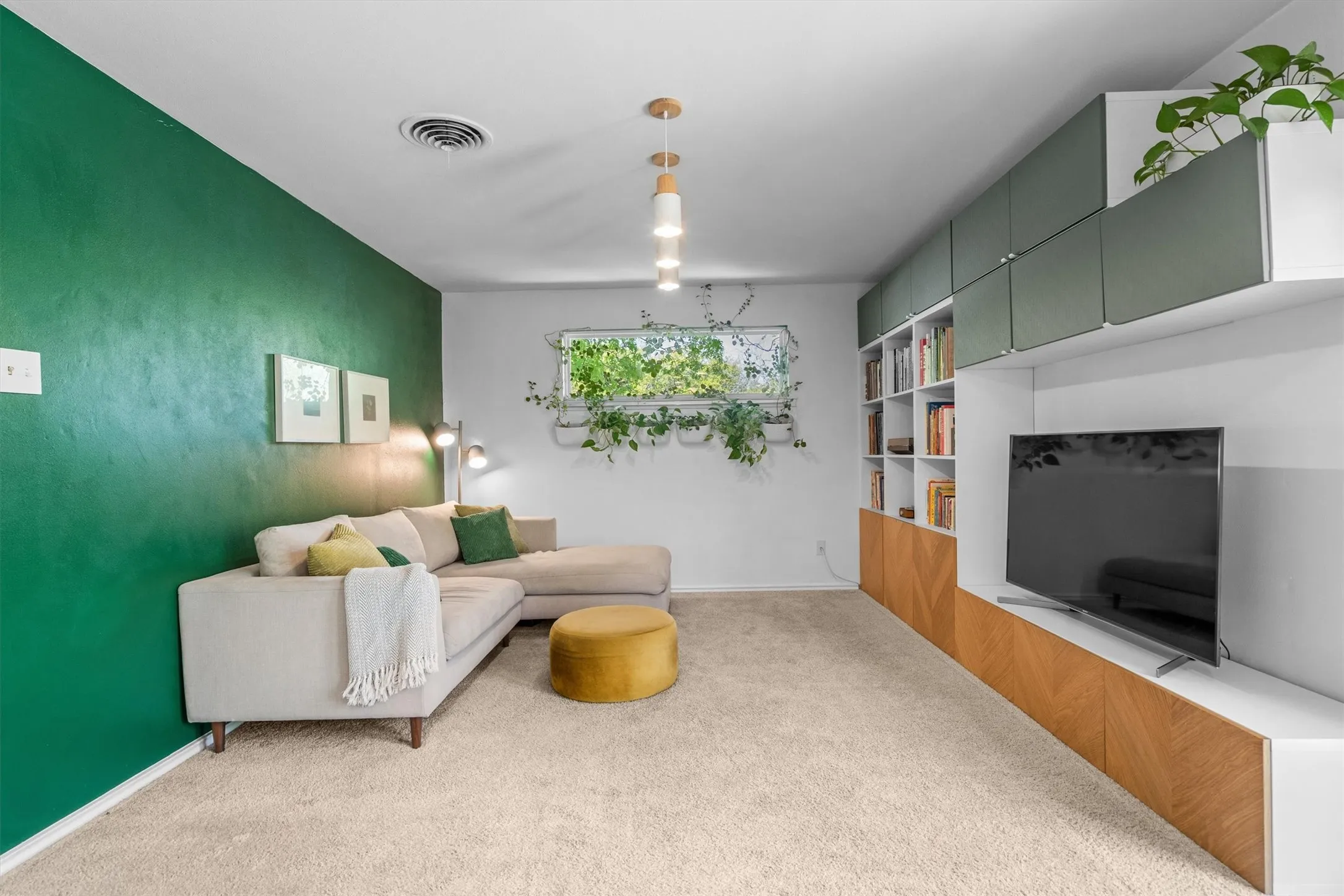 Single Family Residence For Sale in Dallas County , 2461 Highland Road, Dallas, Texas 75228, 2 Bedroom, 2 Bathroom, 2 Garage spaces, 1,379 Sqft, built in 1959, mls#21399359, Real Estate Agent in Dallas, Homes For Sale in Dallas county, Homes For Sale in Dallas, Realtor in Dallas Texas, Real Estate Brokerage Independent Realty Texas, Luminita Cordes Realtor