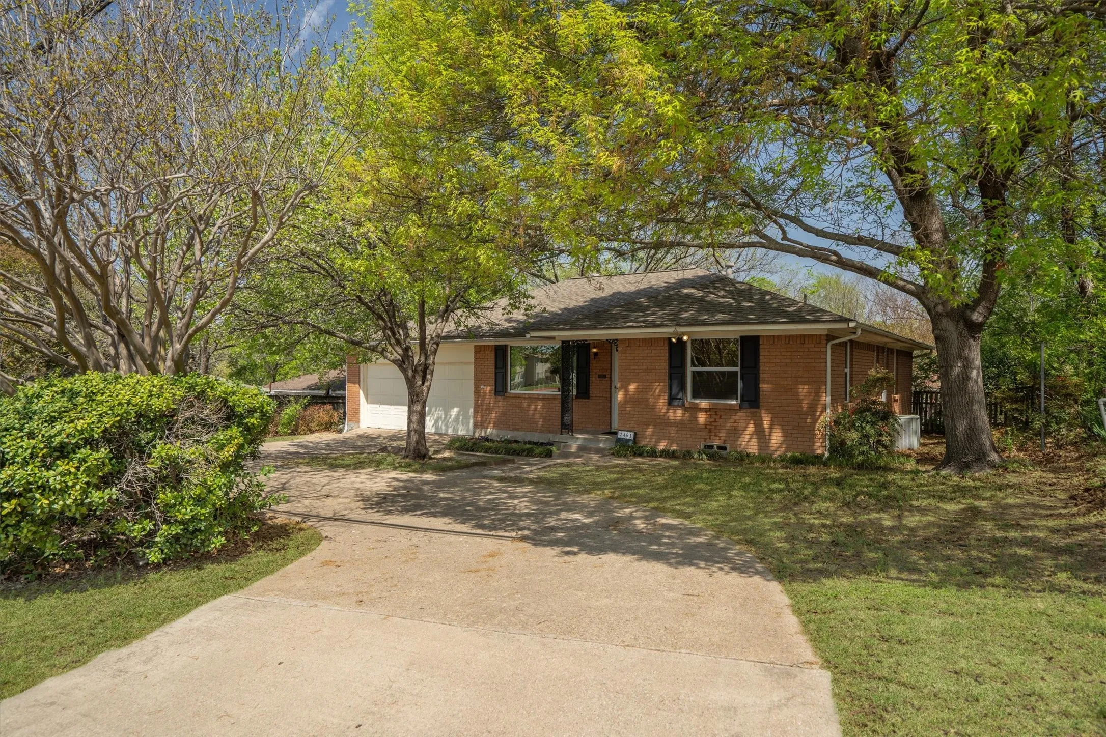 Single Family Residence For Sale in Dallas County , 2461 Highland Road, Dallas, Texas 75228, 2 Bedroom, 2 Bathroom, 2 Garage spaces, 1,379 Sqft, built in 1959, mls#21399359, Real Estate Agent in Dallas, Homes For Sale in Dallas county, Homes For Sale in Dallas, Realtor in Dallas Texas, Real Estate Brokerage Independent Realty Texas, Luminita Cordes Realtor