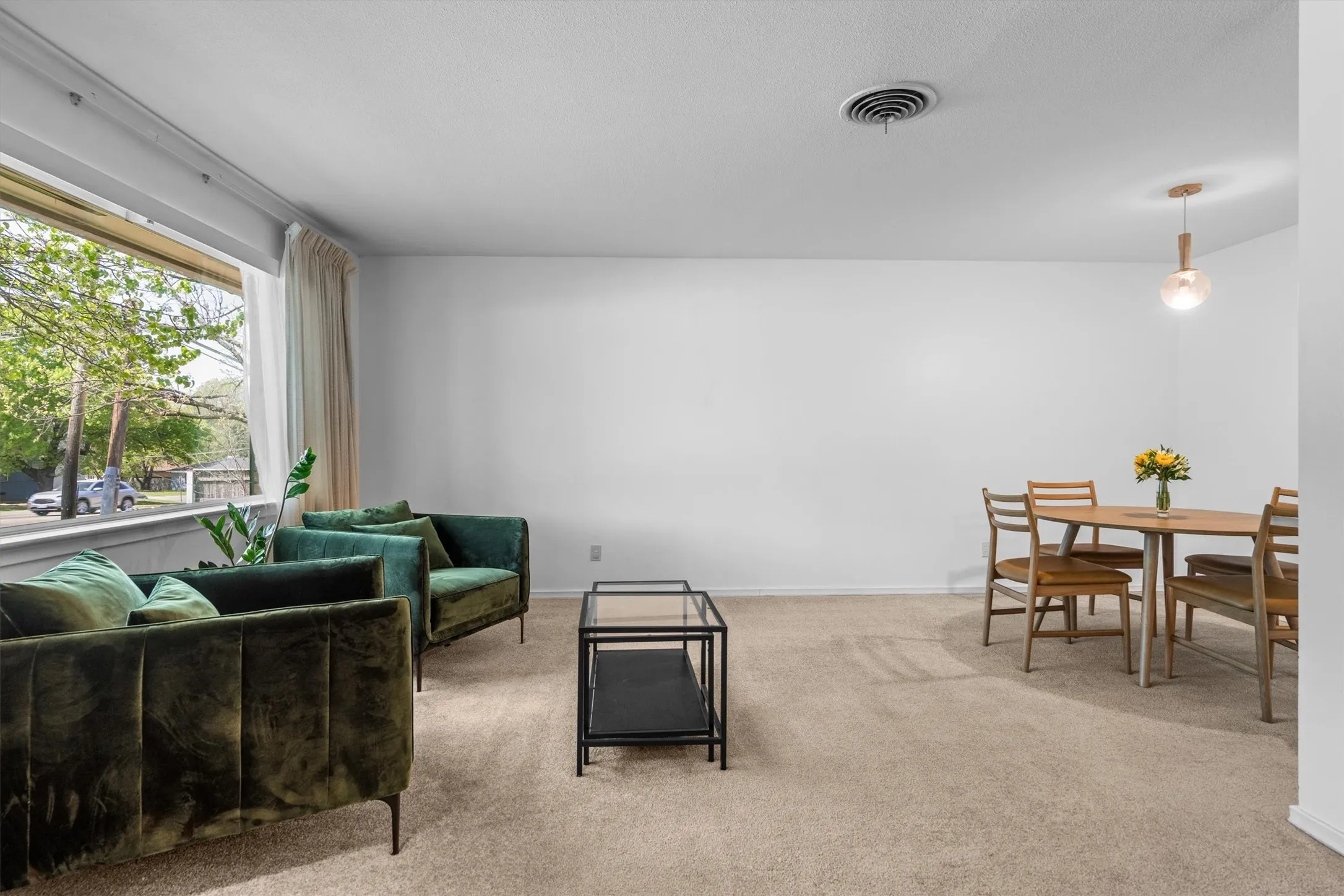 Single Family Residence For Sale in Dallas County , 2461 Highland Road, Dallas, Texas 75228, 2 Bedroom, 2 Bathroom, 2 Garage spaces, 1,379 Sqft, built in 1959, mls#21399359, Real Estate Agent in Dallas, Homes For Sale in Dallas county, Homes For Sale in Dallas, Realtor in Dallas Texas, Real Estate Brokerage Independent Realty Texas, Luminita Cordes Realtor