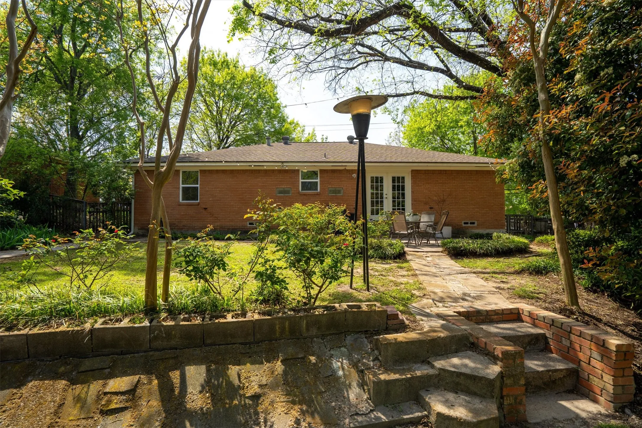 Single Family Residence For Sale in Dallas County , 2461 Highland Road, Dallas, Texas 75228, 2 Bedroom, 2 Bathroom, 2 Garage spaces, 1,379 Sqft, built in 1959, mls#21399359, Real Estate Agent in Dallas, Homes For Sale in Dallas county, Homes For Sale in Dallas, Realtor in Dallas Texas, Real Estate Brokerage Independent Realty Texas, Luminita Cordes Realtor
