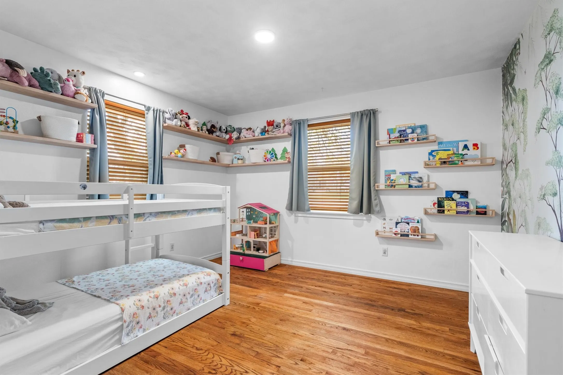 Single Family Residence For Sale in Dallas County , 2461 Highland Road, Dallas, Texas 75228, 2 Bedroom, 2 Bathroom, 2 Garage spaces, 1,379 Sqft, built in 1959, mls#21399359, Real Estate Agent in Dallas, Homes For Sale in Dallas county, Homes For Sale in Dallas, Realtor in Dallas Texas, Real Estate Brokerage Independent Realty Texas, Luminita Cordes Realtor