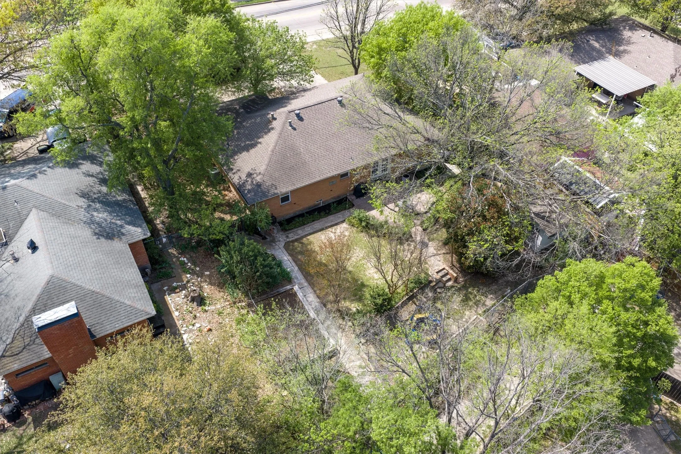 Single Family Residence For Sale in Dallas County , 2461 Highland Road, Dallas, Texas 75228, 2 Bedroom, 2 Bathroom, 2 Garage spaces, 1,379 Sqft, built in 1959, mls#21399359, Real Estate Agent in Dallas, Homes For Sale in Dallas county, Homes For Sale in Dallas, Realtor in Dallas Texas, Real Estate Brokerage Independent Realty Texas, Luminita Cordes Realtor