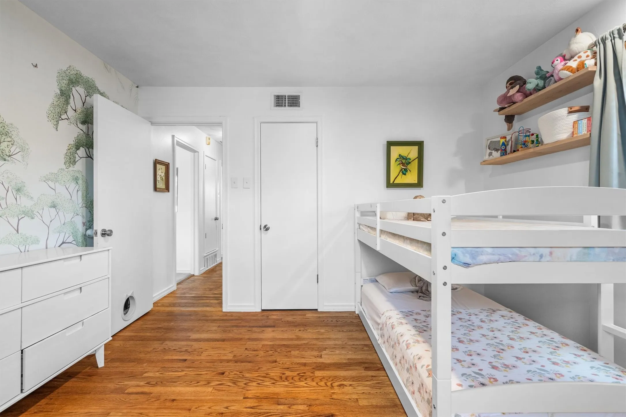 Single Family Residence For Sale in Dallas County , 2461 Highland Road, Dallas, Texas 75228, 2 Bedroom, 2 Bathroom, 2 Garage spaces, 1,379 Sqft, built in 1959, mls#21399359, Real Estate Agent in Dallas, Homes For Sale in Dallas county, Homes For Sale in Dallas, Realtor in Dallas Texas, Real Estate Brokerage Independent Realty Texas, Luminita Cordes Realtor