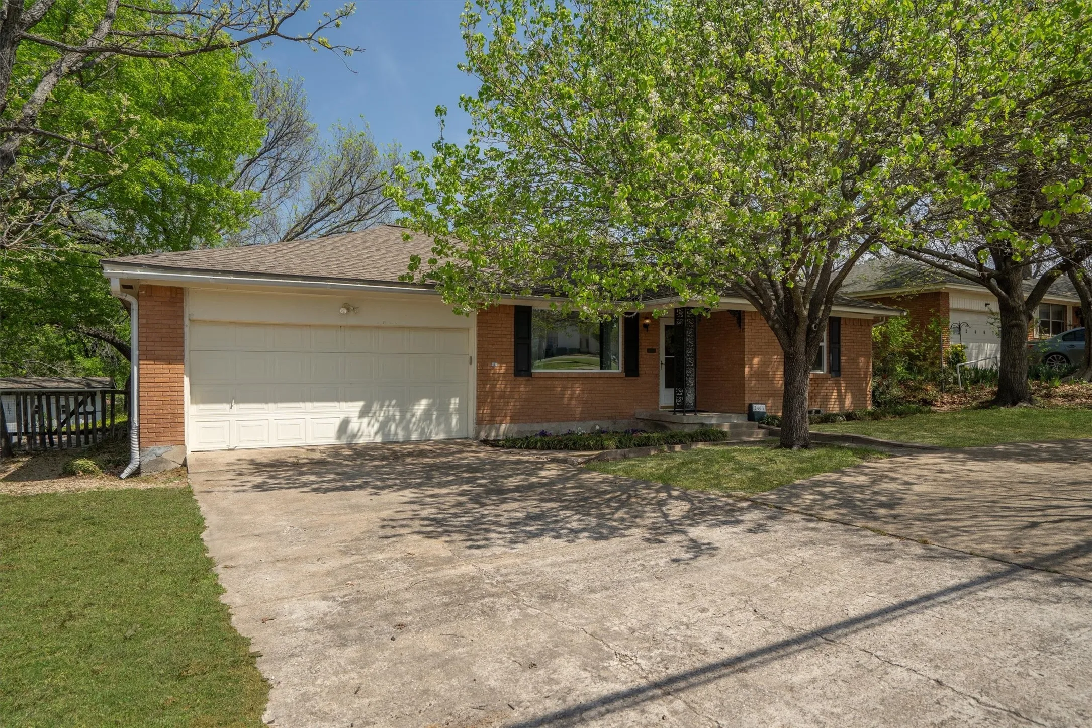 Single Family Residence For Sale in Dallas County , 2461 Highland Road, Dallas, Texas 75228, 2 Bedroom, 2 Bathroom, 2 Garage spaces, 1,379 Sqft, built in 1959, mls#21399359, Real Estate Agent in Dallas, Homes For Sale in Dallas county, Homes For Sale in Dallas, Realtor in Dallas Texas, Real Estate Brokerage Independent Realty Texas, Luminita Cordes Realtor