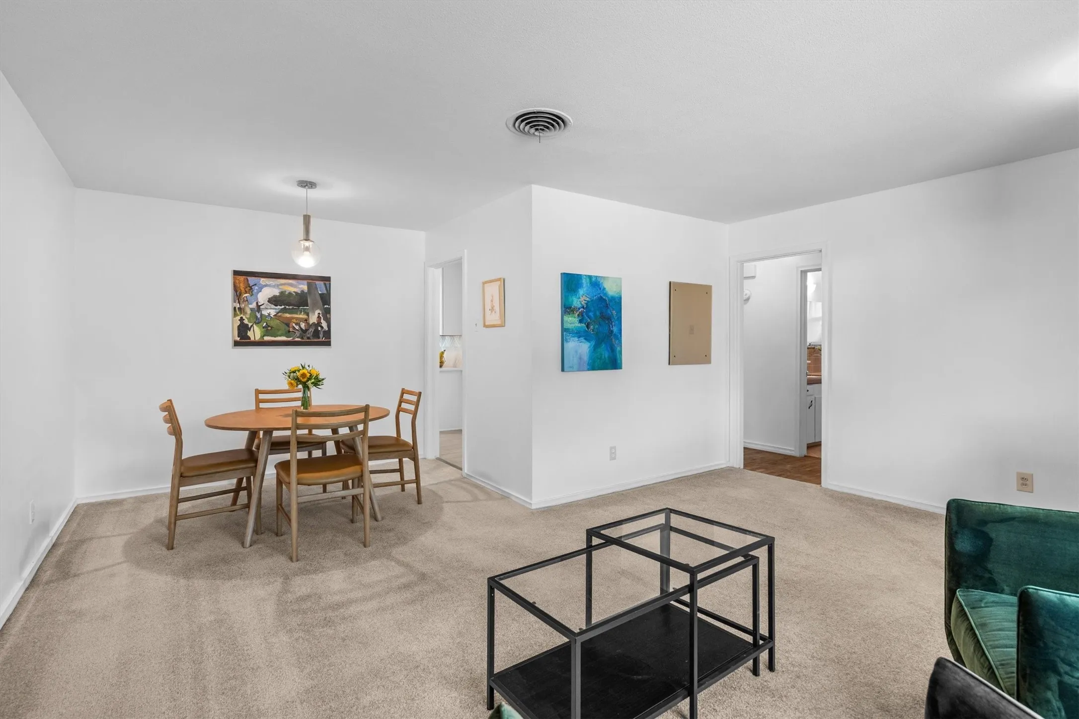 Single Family Residence For Sale in Dallas County , 2461 Highland Road, Dallas, Texas 75228, 2 Bedroom, 2 Bathroom, 2 Garage spaces, 1,379 Sqft, built in 1959, mls#21399359, Real Estate Agent in Dallas, Homes For Sale in Dallas county, Homes For Sale in Dallas, Realtor in Dallas Texas, Real Estate Brokerage Independent Realty Texas, Luminita Cordes Realtor
