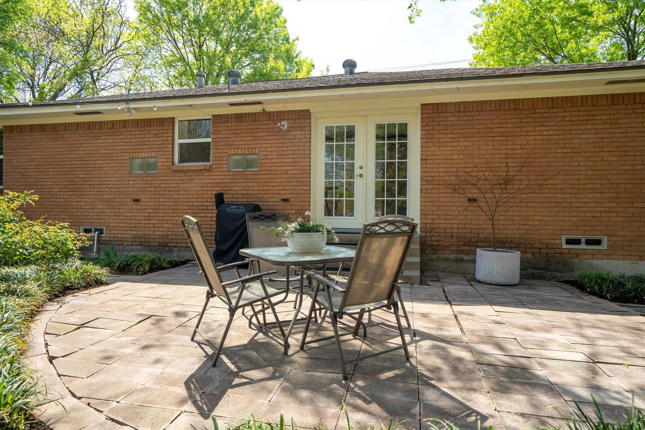 Single Family Residence For Sale in Dallas County , 2461 Highland Road, Dallas, Texas 75228, 2 Bedroom, 2 Bathroom, 2 Garage spaces, 1,379 Sqft, built in 1959, mls#21399359, Real Estate Agent in Dallas, Homes For Sale in Dallas county, Homes For Sale in Dallas, Realtor in Dallas Texas, Real Estate Brokerage Independent Realty Texas, Luminita Cordes Realtor