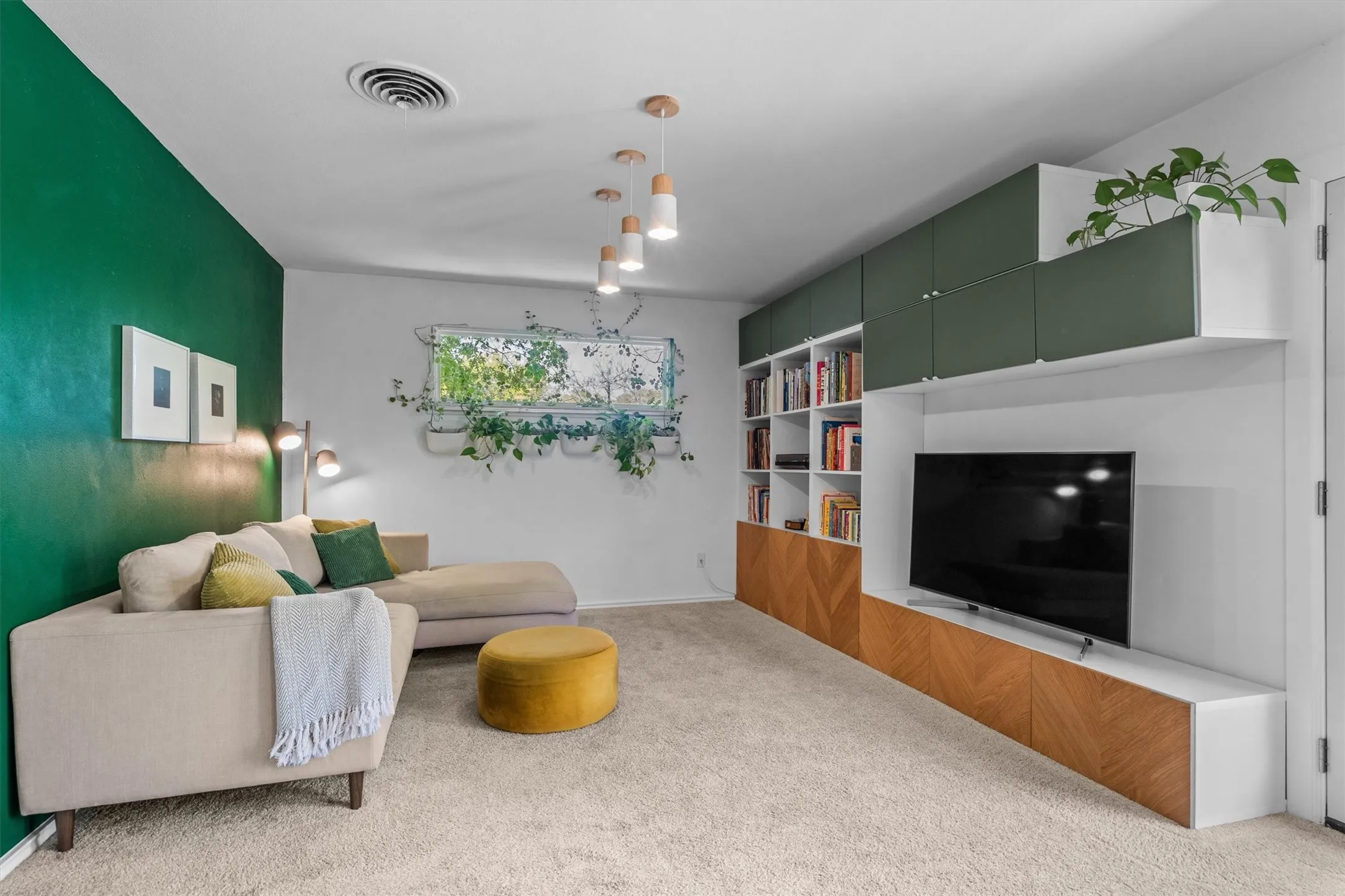 Single Family Residence For Sale in Dallas County , 2461 Highland Road, Dallas, Texas 75228, 2 Bedroom, 2 Bathroom, 2 Garage spaces, 1,379 Sqft, built in 1959, mls#21399359, Real Estate Agent in Dallas, Homes For Sale in Dallas county, Homes For Sale in Dallas, Realtor in Dallas Texas, Real Estate Brokerage Independent Realty Texas, Luminita Cordes Realtor