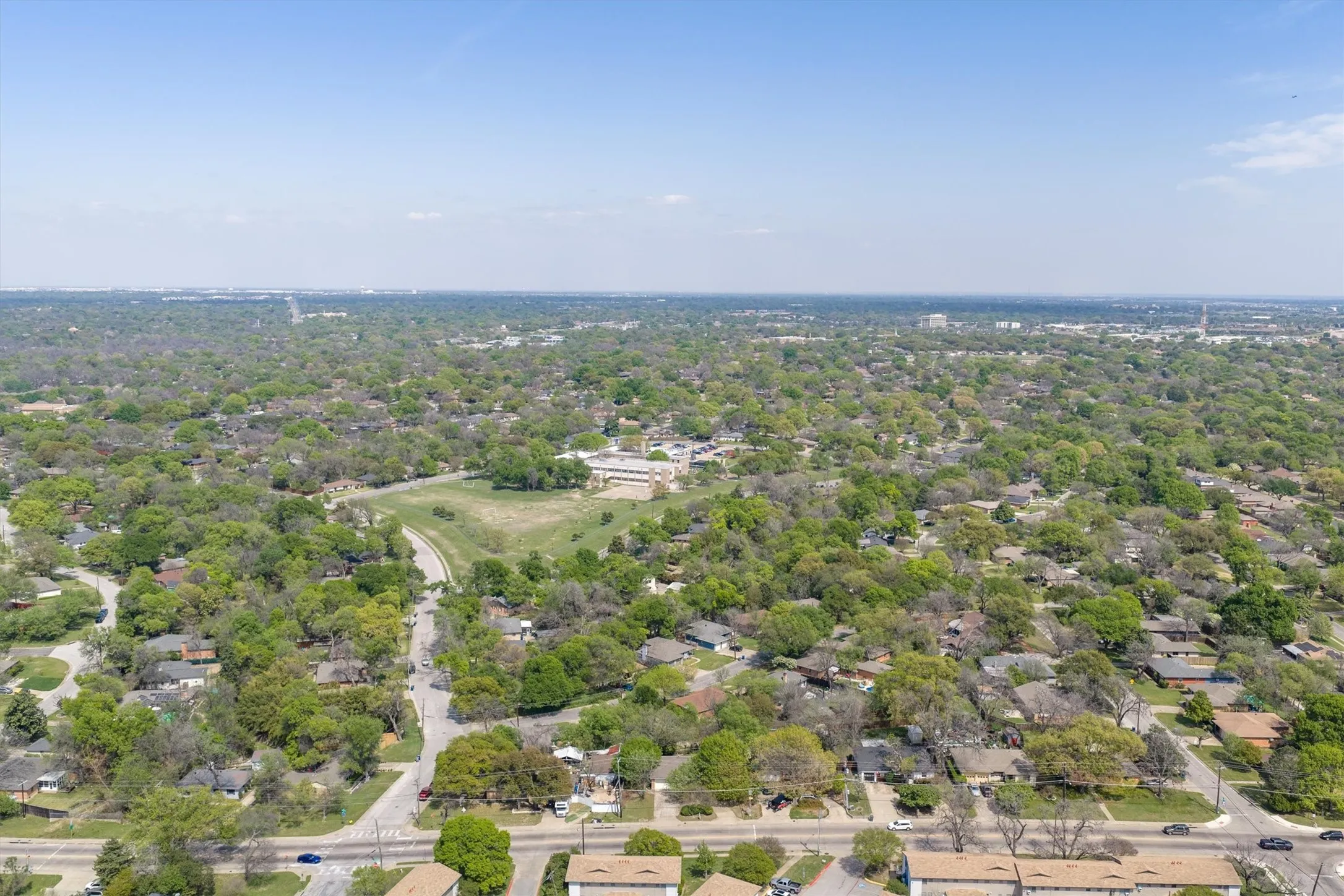 Single Family Residence For Sale in Dallas County , 2461 Highland Road, Dallas, Texas 75228, 2 Bedroom, 2 Bathroom, 2 Garage spaces, 1,379 Sqft, built in 1959, mls#21399359, Real Estate Agent in Dallas, Homes For Sale in Dallas county, Homes For Sale in Dallas, Realtor in Dallas Texas, Real Estate Brokerage Independent Realty Texas, Luminita Cordes Realtor