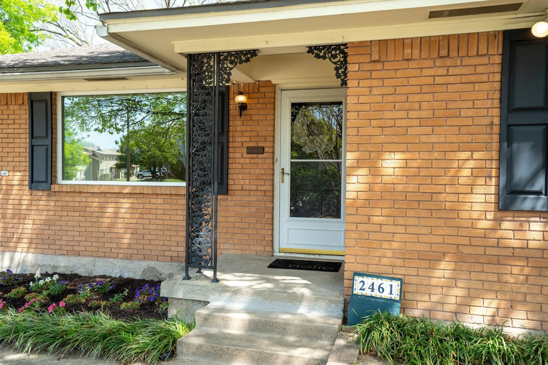 Single Family Residence For Sale in Dallas County , 2461 Highland Road, Dallas, Texas 75228, 2 Bedroom, 2 Bathroom, 2 Garage spaces, 1,379 Sqft, built in 1959, mls#21399359, Real Estate Agent in Dallas, Homes For Sale in Dallas county, Homes For Sale in Dallas, Realtor in Dallas Texas, Real Estate Brokerage Independent Realty Texas, Luminita Cordes Realtor