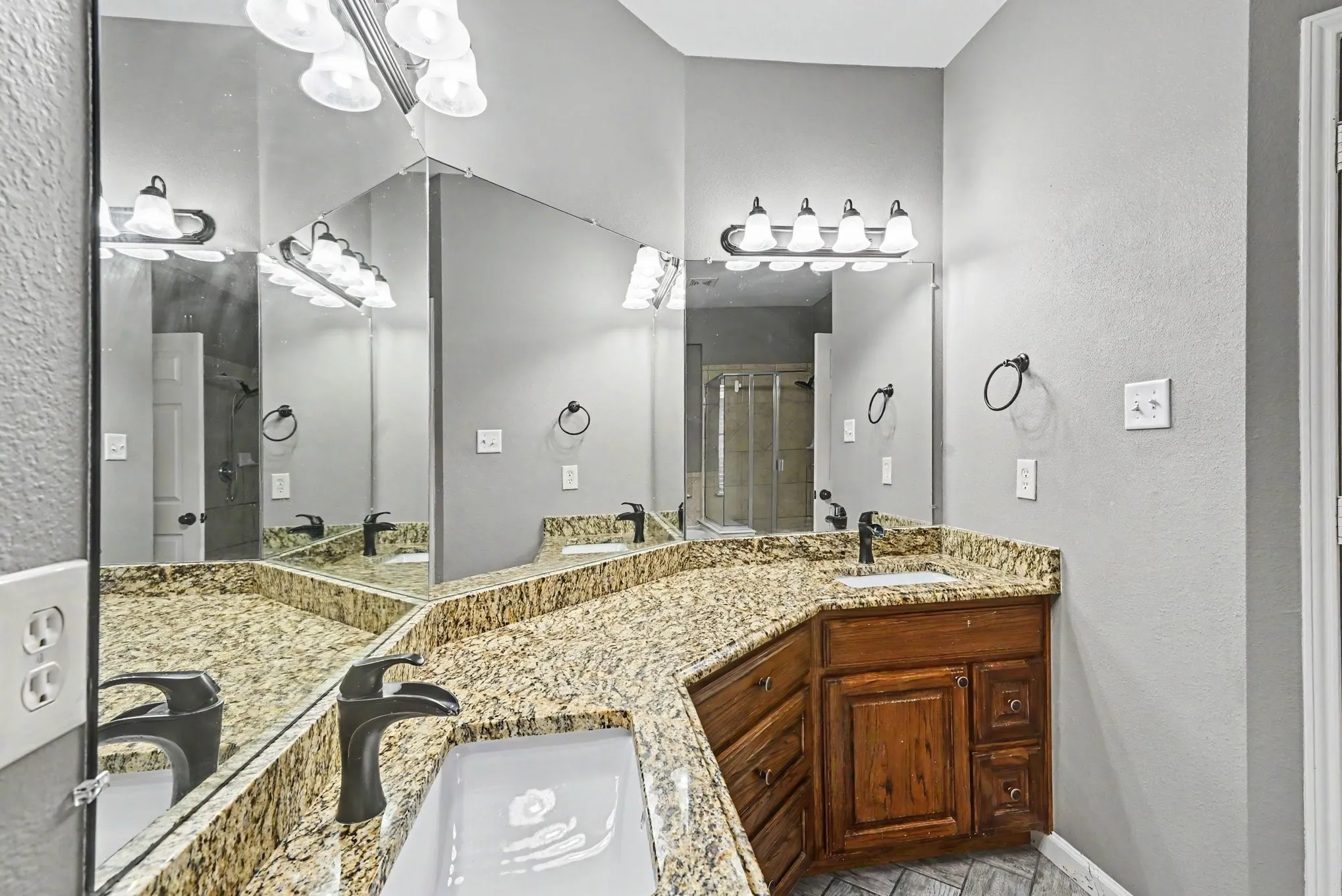 Single Family Residence For Sale in Tarrant County , 10005 Shelburne Road, Fort Worth, Texas 76244, 4 Bedroom, 3 Bathroom, 2 Garage spaces, 3,580 Sqft, built in 2004, mls#21398189, Real Estate Agent in Fort Worth, Homes For Sale in Tarrant county, Homes For Sale in Fort Worth, Realtor in Fort Worth Texas, Real Estate Brokerage Independent Realty Texas, Luminita Cordes Realtor