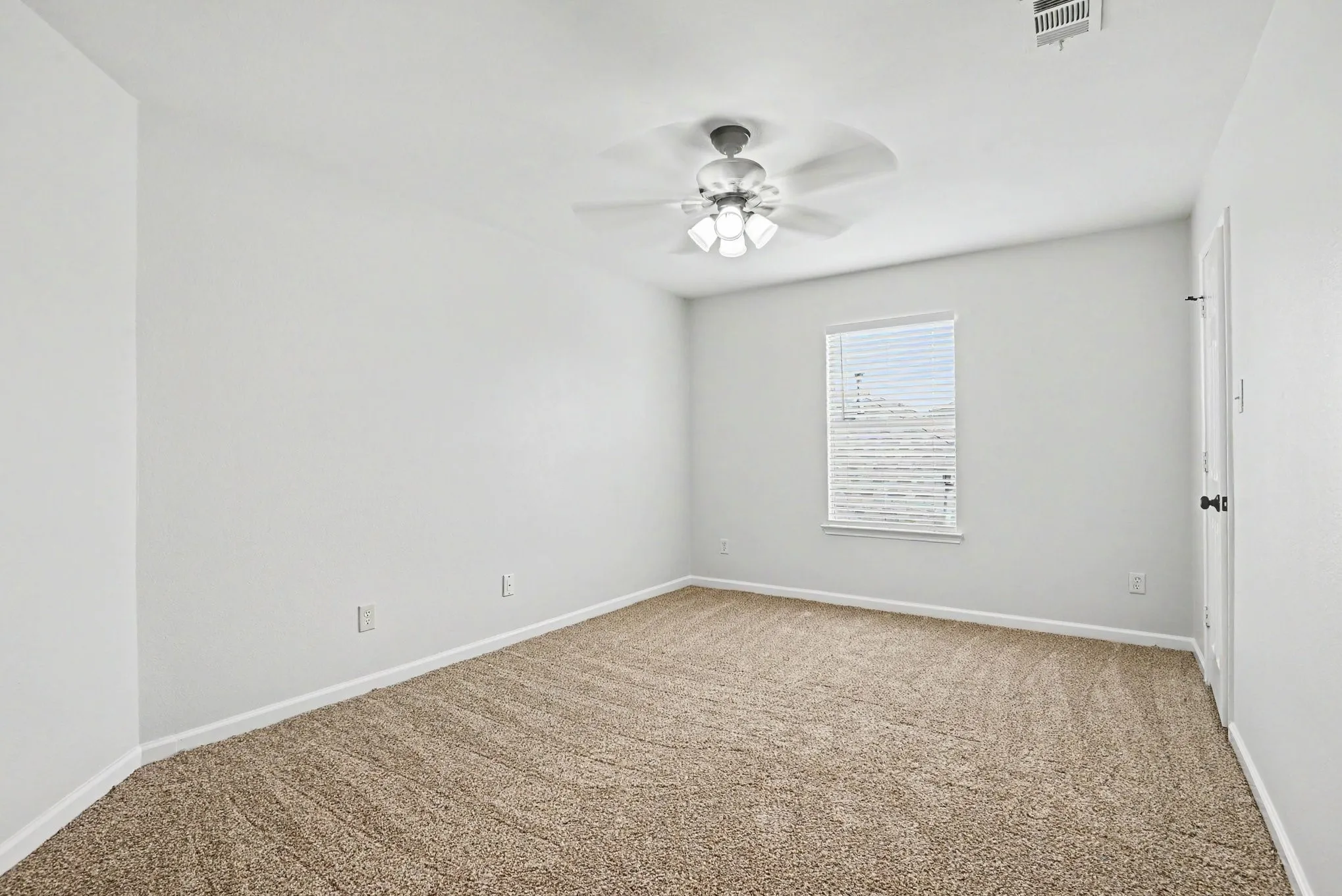 Single Family Residence For Sale in Tarrant County , 10005 Shelburne Road, Fort Worth, Texas 76244, 4 Bedroom, 3 Bathroom, 2 Garage spaces, 3,580 Sqft, built in 2004, mls#21398189, Real Estate Agent in Fort Worth, Homes For Sale in Tarrant county, Homes For Sale in Fort Worth, Realtor in Fort Worth Texas, Real Estate Brokerage Independent Realty Texas, Luminita Cordes Realtor