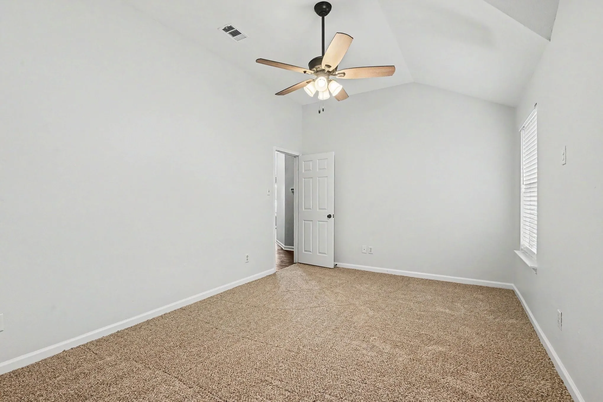 Single Family Residence For Sale in Tarrant County , 10005 Shelburne Road, Fort Worth, Texas 76244, 4 Bedroom, 3 Bathroom, 2 Garage spaces, 3,580 Sqft, built in 2004, mls#21398189, Real Estate Agent in Fort Worth, Homes For Sale in Tarrant county, Homes For Sale in Fort Worth, Realtor in Fort Worth Texas, Real Estate Brokerage Independent Realty Texas, Luminita Cordes Realtor