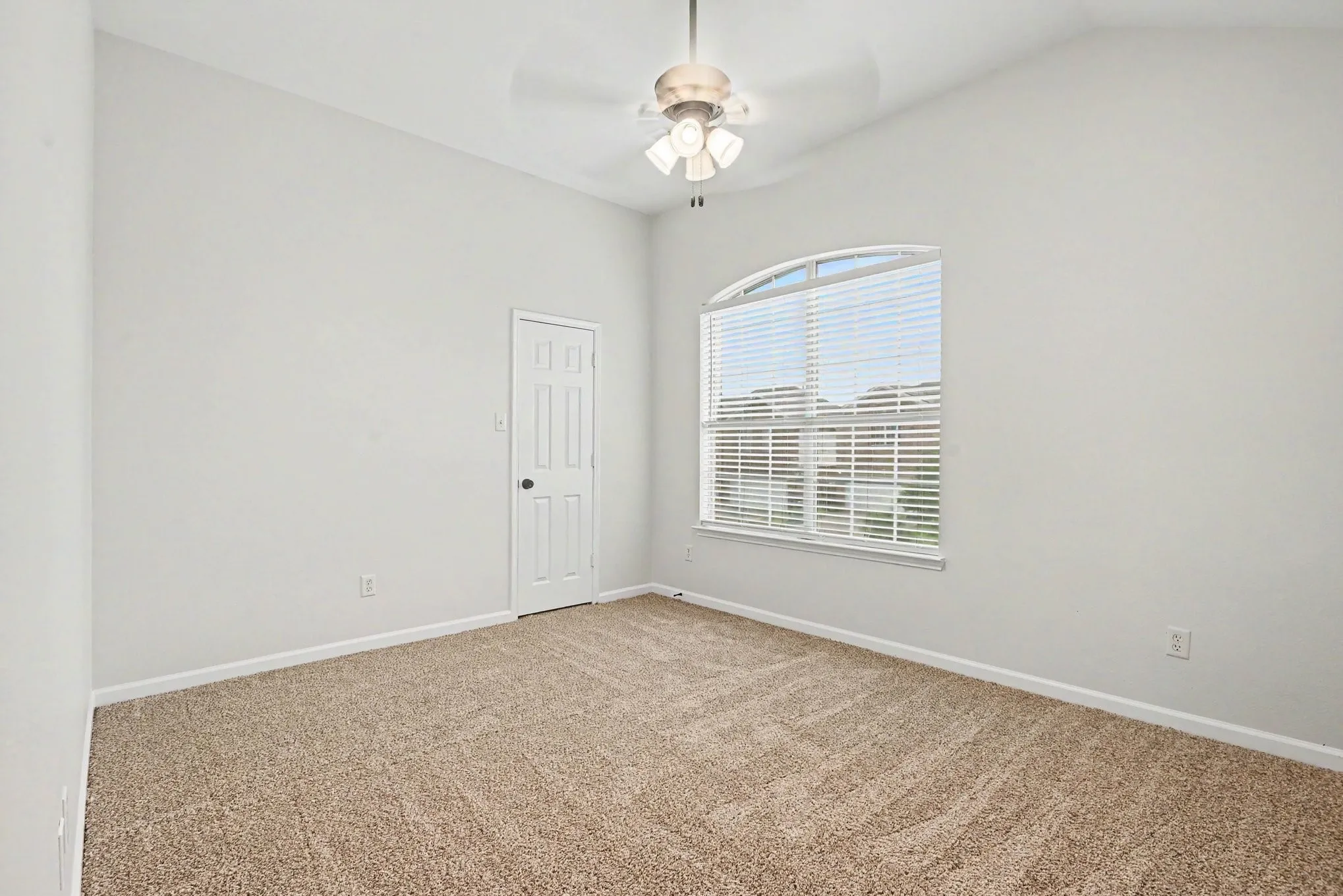 Single Family Residence For Sale in Tarrant County , 10005 Shelburne Road, Fort Worth, Texas 76244, 4 Bedroom, 3 Bathroom, 2 Garage spaces, 3,580 Sqft, built in 2004, mls#21398189, Real Estate Agent in Fort Worth, Homes For Sale in Tarrant county, Homes For Sale in Fort Worth, Realtor in Fort Worth Texas, Real Estate Brokerage Independent Realty Texas, Luminita Cordes Realtor