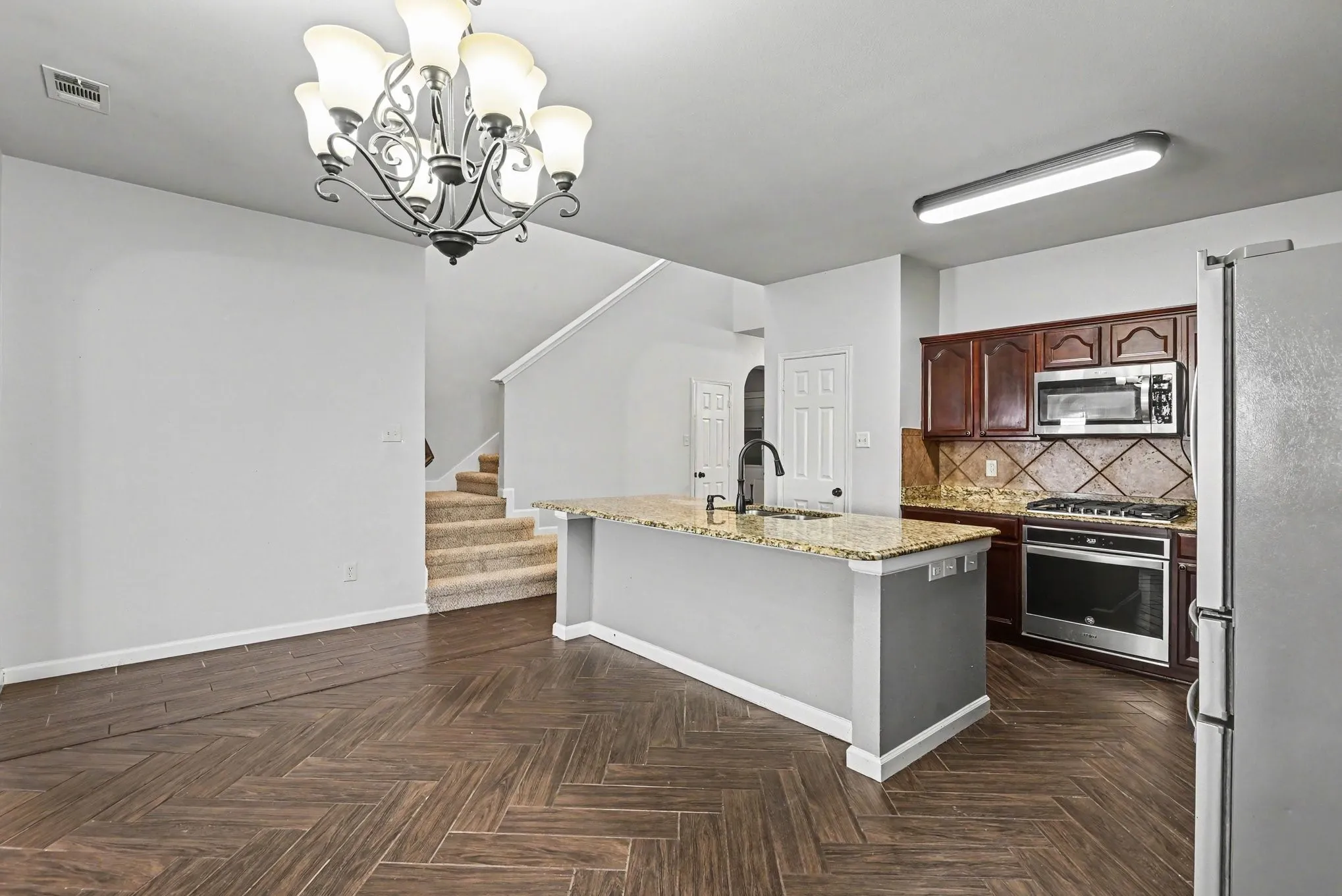 Single Family Residence For Sale in Tarrant County , 10005 Shelburne Road, Fort Worth, Texas 76244, 4 Bedroom, 3 Bathroom, 2 Garage spaces, 3,580 Sqft, built in 2004, mls#21398189, Real Estate Agent in Fort Worth, Homes For Sale in Tarrant county, Homes For Sale in Fort Worth, Realtor in Fort Worth Texas, Real Estate Brokerage Independent Realty Texas, Luminita Cordes Realtor
