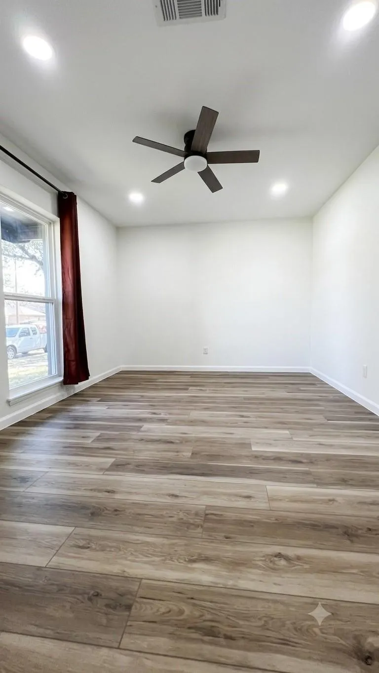 Single Family Residence For Sale in Denton County , 1314 Applegate Drive, Lewisville, Texas 75067, 3 Bedroom, 2 Bathroom, 2 Garage spaces, 1,528 Sqft, built in 1972, mls#21399205, Real Estate Agent in Lewisville, Homes For Sale in Denton county, Homes For Sale in Lewisville, Realtor in Lewisville Texas, Real Estate Brokerage Independent Realty Texas, Luminita Cordes Realtor