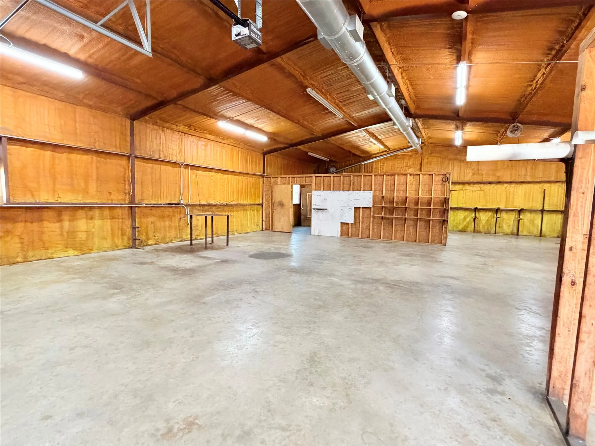 Single Family Residence For Sale in Limestone County , 1220 Hinchliffe Road, Mexia, Texas 76667, 3 Bedroom, 4 Bathroom, 2 Garage spaces, 3,383 Sqft, built in 2014, mls#21397689, Real Estate Agent in Mexia, Homes For Sale in Limestone county, Homes For Sale in Mexia, Realtor in Mexia Texas, Real Estate Brokerage Independent Realty Texas, Luminita Cordes Realtor