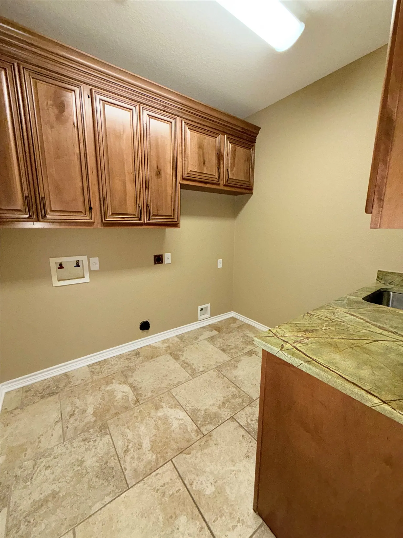 Single Family Residence For Sale in Limestone County , 1220 Hinchliffe Road, Mexia, Texas 76667, 3 Bedroom, 4 Bathroom, 2 Garage spaces, 3,383 Sqft, built in 2014, mls#21397689, Real Estate Agent in Mexia, Homes For Sale in Limestone county, Homes For Sale in Mexia, Realtor in Mexia Texas, Real Estate Brokerage Independent Realty Texas, Luminita Cordes Realtor