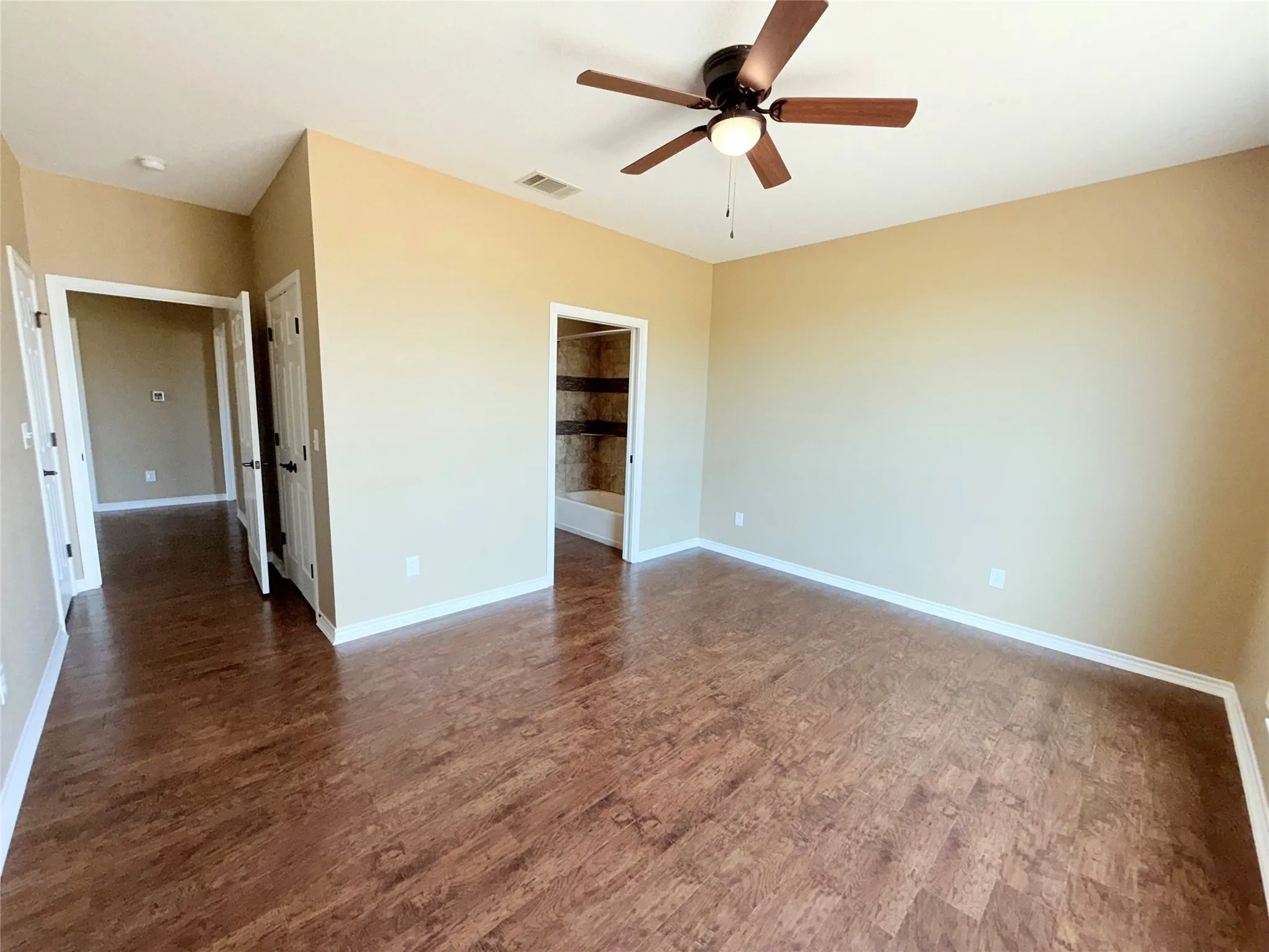 Single Family Residence For Sale in Limestone County , 1220 Hinchliffe Road, Mexia, Texas 76667, 3 Bedroom, 4 Bathroom, 2 Garage spaces, 3,383 Sqft, built in 2014, mls#21397689, Real Estate Agent in Mexia, Homes For Sale in Limestone county, Homes For Sale in Mexia, Realtor in Mexia Texas, Real Estate Brokerage Independent Realty Texas, Luminita Cordes Realtor