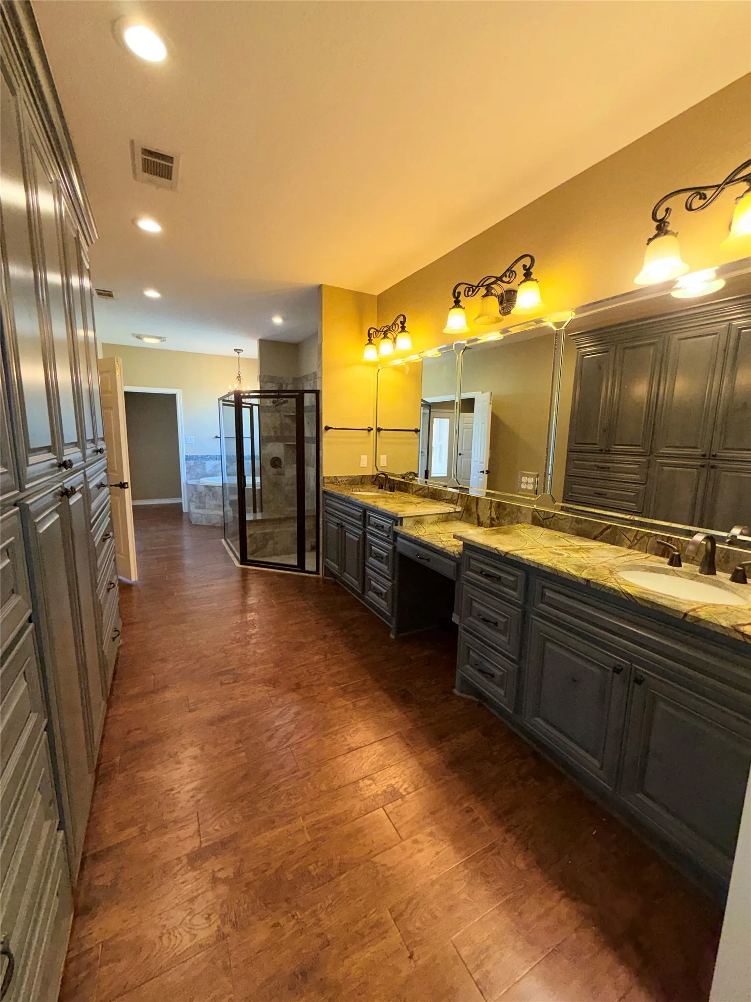 Single Family Residence For Sale in Limestone County , 1220 Hinchliffe Road, Mexia, Texas 76667, 3 Bedroom, 4 Bathroom, 2 Garage spaces, 3,383 Sqft, built in 2014, mls#21397689, Real Estate Agent in Mexia, Homes For Sale in Limestone county, Homes For Sale in Mexia, Realtor in Mexia Texas, Real Estate Brokerage Independent Realty Texas, Luminita Cordes Realtor