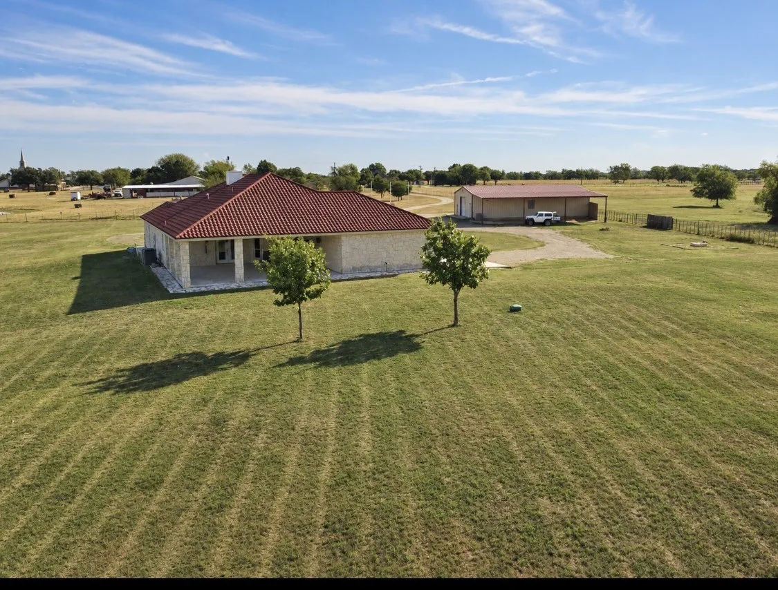 Single Family Residence For Sale in Limestone County , 1220 Hinchliffe Road, Mexia, Texas 76667, 3 Bedroom, 4 Bathroom, 2 Garage spaces, 3,383 Sqft, built in 2014, mls#21397689, Real Estate Agent in Mexia, Homes For Sale in Limestone county, Homes For Sale in Mexia, Realtor in Mexia Texas, Real Estate Brokerage Independent Realty Texas, Luminita Cordes Realtor