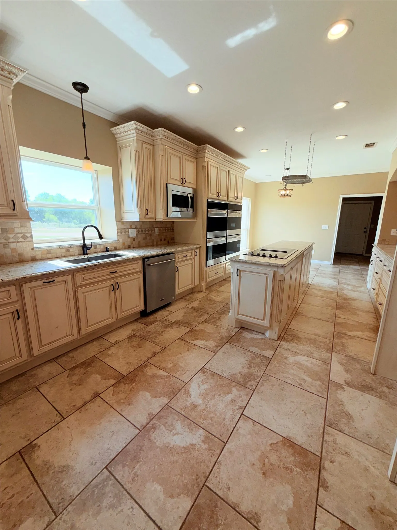 Single Family Residence For Sale in Limestone County , 1220 Hinchliffe Road, Mexia, Texas 76667, 3 Bedroom, 4 Bathroom, 2 Garage spaces, 3,383 Sqft, built in 2014, mls#21397689, Real Estate Agent in Mexia, Homes For Sale in Limestone county, Homes For Sale in Mexia, Realtor in Mexia Texas, Real Estate Brokerage Independent Realty Texas, Luminita Cordes Realtor