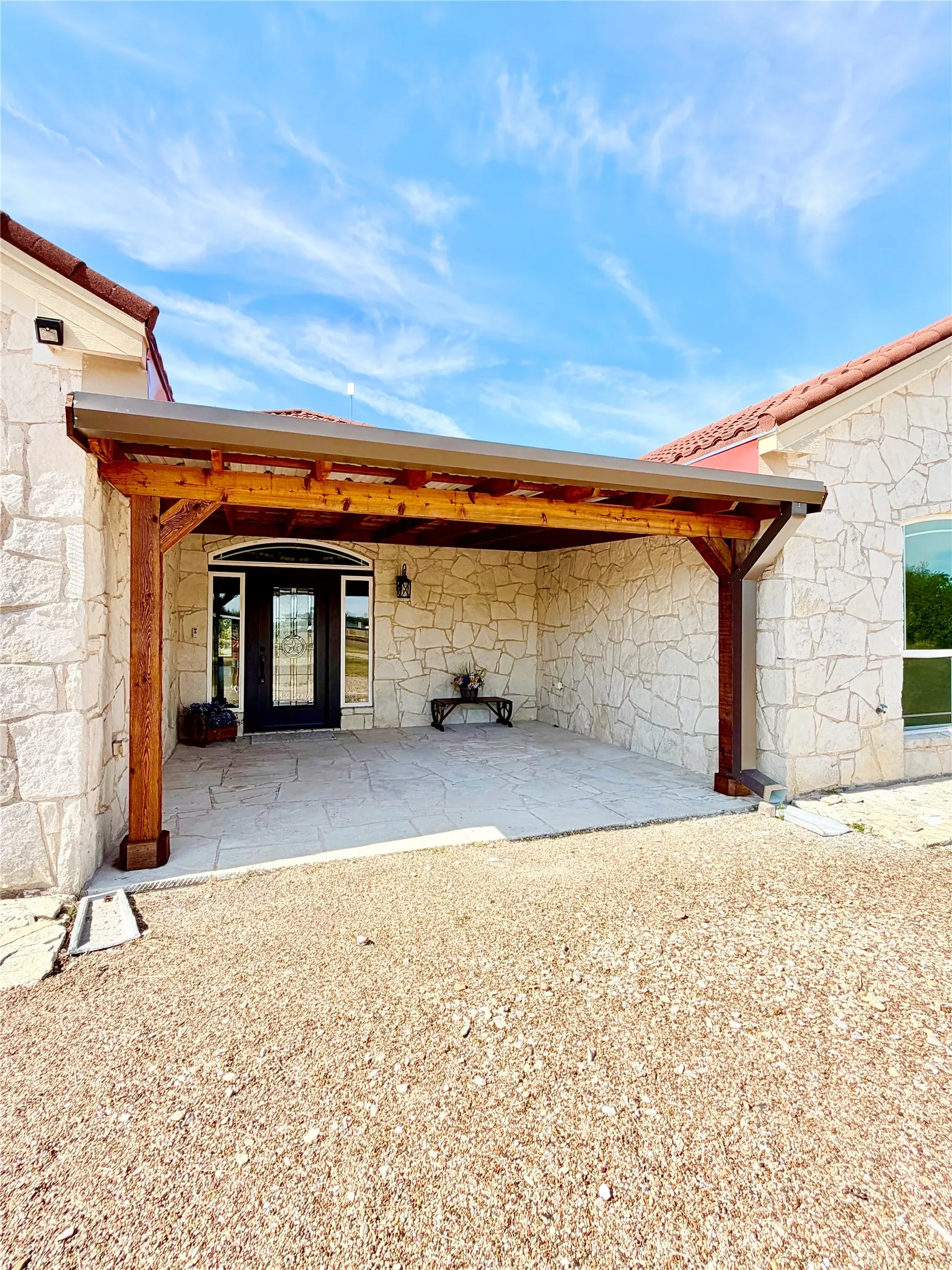 Single Family Residence For Sale in Limestone County , 1220 Hinchliffe Road, Mexia, Texas 76667, 3 Bedroom, 4 Bathroom, 2 Garage spaces, 3,383 Sqft, built in 2014, mls#21397689, Real Estate Agent in Mexia, Homes For Sale in Limestone county, Homes For Sale in Mexia, Realtor in Mexia Texas, Real Estate Brokerage Independent Realty Texas, Luminita Cordes Realtor