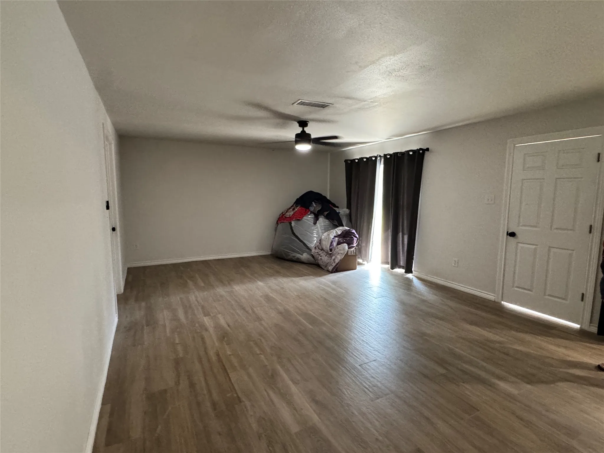 Single Family Residence For Sale in Kaufman County , 24 Lovers Lane, Forney, Texas 75126, 4 Bedroom, 3 Bathroom, 2 Garage spaces, 2,486 Sqft, built in 1976, mls#21398360, Real Estate Agent in Forney, Homes For Sale in Kaufman county, Homes For Sale in Forney, Realtor in Forney Texas, Real Estate Brokerage Independent Realty Texas, Luminita Cordes Realtor