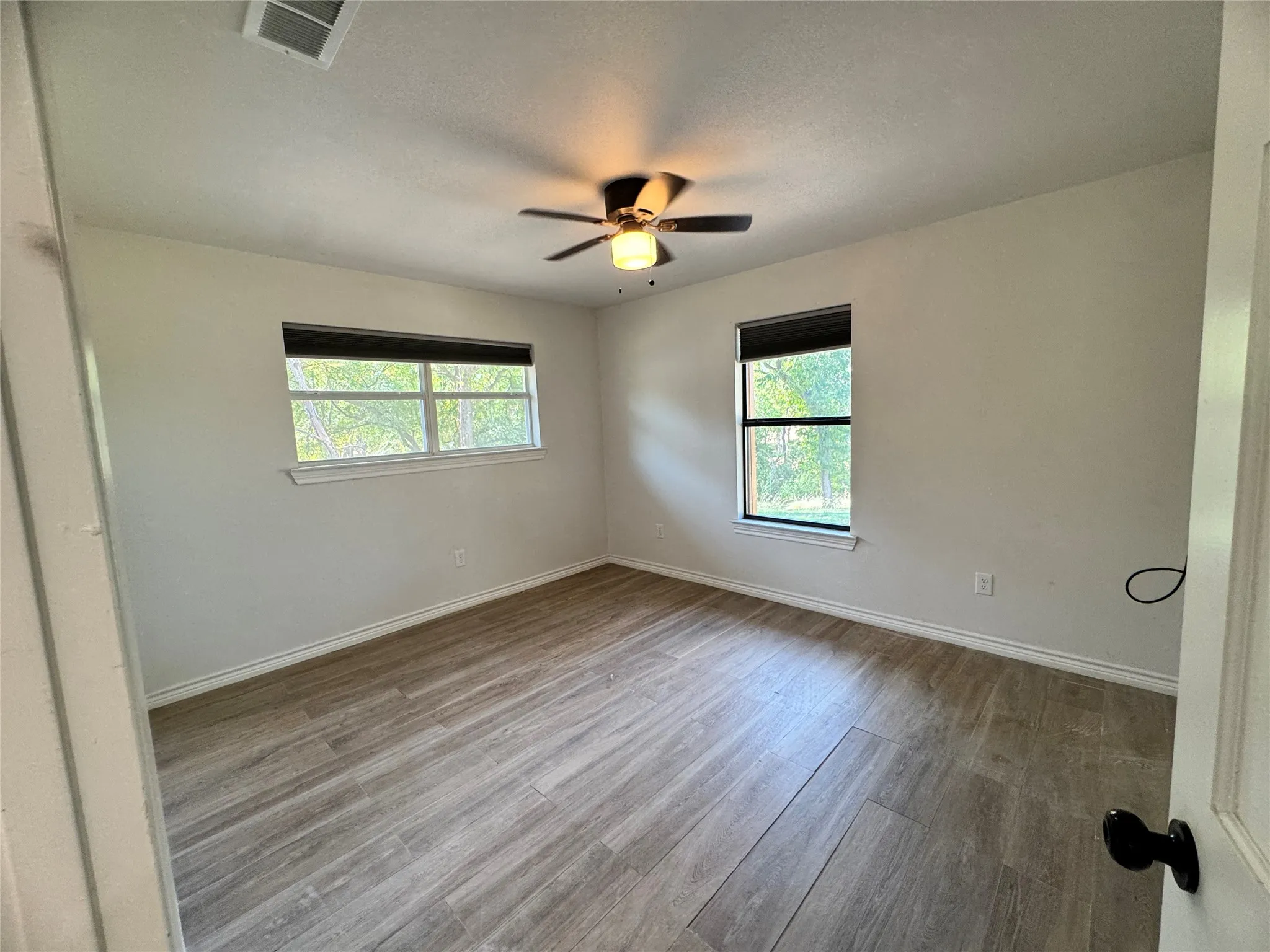 Single Family Residence For Sale in Kaufman County , 24 Lovers Lane, Forney, Texas 75126, 4 Bedroom, 3 Bathroom, 2 Garage spaces, 2,486 Sqft, built in 1976, mls#21398360, Real Estate Agent in Forney, Homes For Sale in Kaufman county, Homes For Sale in Forney, Realtor in Forney Texas, Real Estate Brokerage Independent Realty Texas, Luminita Cordes Realtor