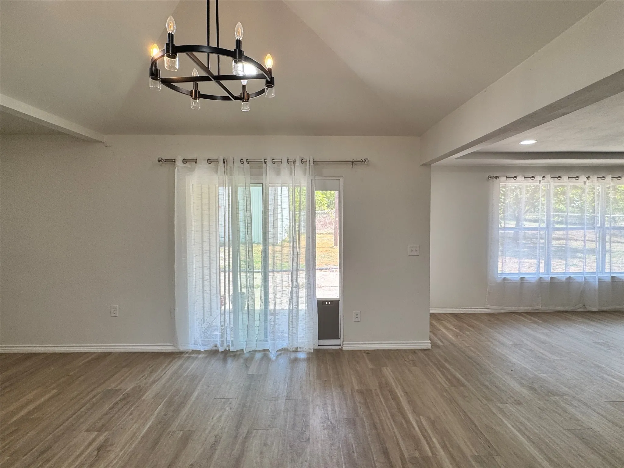 Single Family Residence For Sale in Kaufman County , 24 Lovers Lane, Forney, Texas 75126, 4 Bedroom, 3 Bathroom, 2 Garage spaces, 2,486 Sqft, built in 1976, mls#21398360, Real Estate Agent in Forney, Homes For Sale in Kaufman county, Homes For Sale in Forney, Realtor in Forney Texas, Real Estate Brokerage Independent Realty Texas, Luminita Cordes Realtor