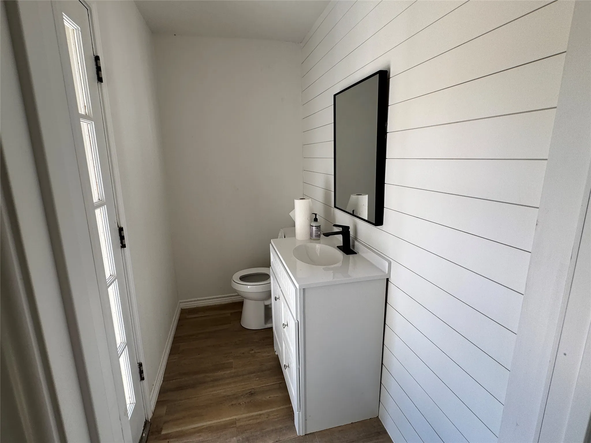 Single Family Residence For Sale in Kaufman County , 24 Lovers Lane, Forney, Texas 75126, 4 Bedroom, 3 Bathroom, 2 Garage spaces, 2,486 Sqft, built in 1976, mls#21398360, Real Estate Agent in Forney, Homes For Sale in Kaufman county, Homes For Sale in Forney, Realtor in Forney Texas, Real Estate Brokerage Independent Realty Texas, Luminita Cordes Realtor