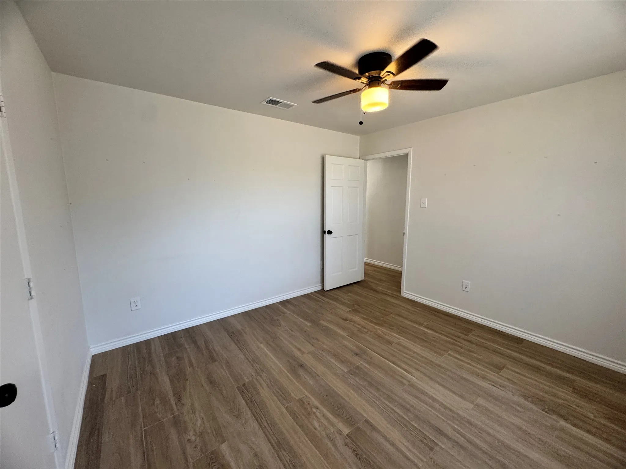 Single Family Residence For Sale in Kaufman County , 24 Lovers Lane, Forney, Texas 75126, 4 Bedroom, 3 Bathroom, 2 Garage spaces, 2,486 Sqft, built in 1976, mls#21398360, Real Estate Agent in Forney, Homes For Sale in Kaufman county, Homes For Sale in Forney, Realtor in Forney Texas, Real Estate Brokerage Independent Realty Texas, Luminita Cordes Realtor