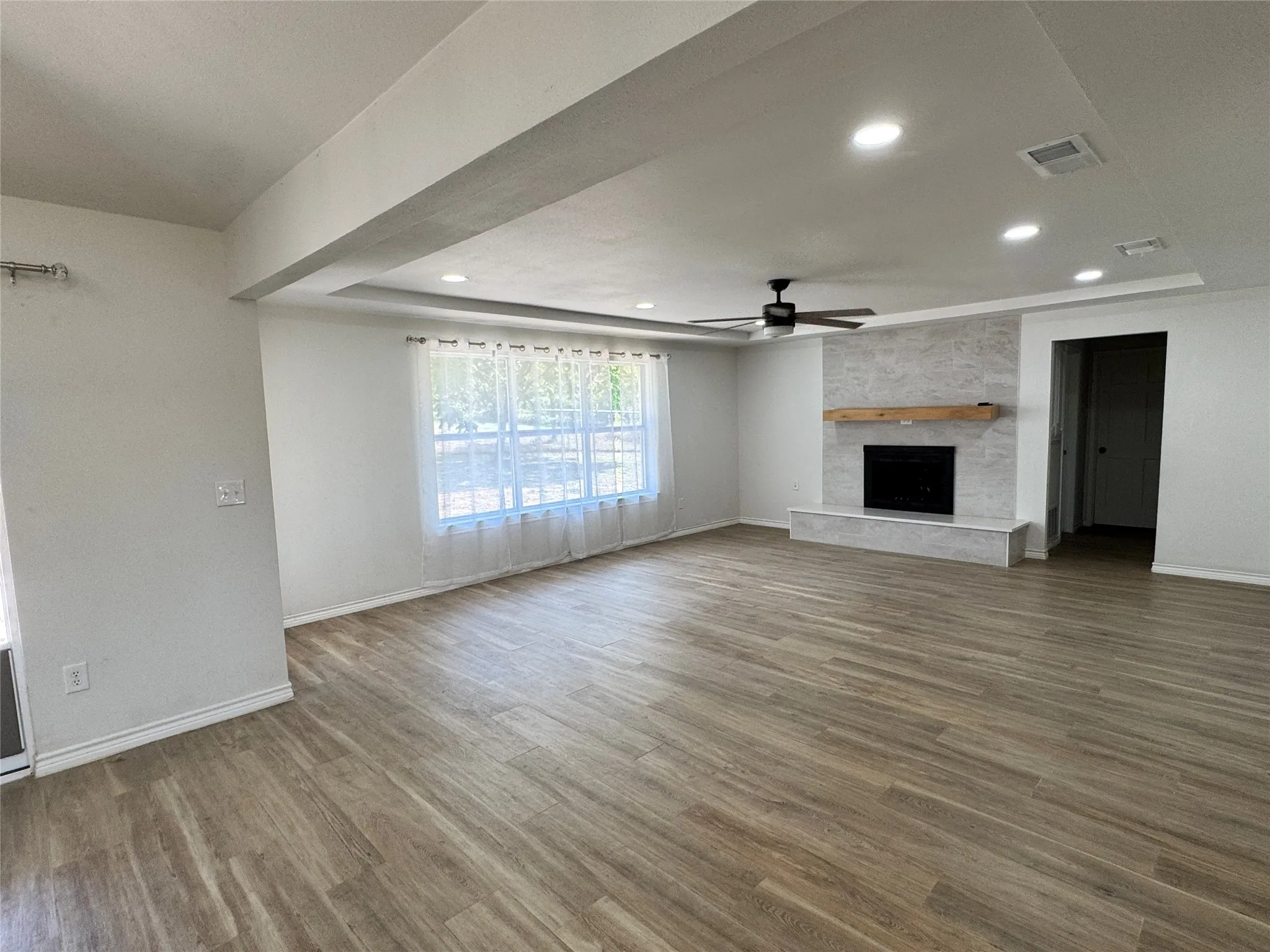 Single Family Residence For Sale in Kaufman County , 24 Lovers Lane, Forney, Texas 75126, 4 Bedroom, 3 Bathroom, 2 Garage spaces, 2,486 Sqft, built in 1976, mls#21398360, Real Estate Agent in Forney, Homes For Sale in Kaufman county, Homes For Sale in Forney, Realtor in Forney Texas, Real Estate Brokerage Independent Realty Texas, Luminita Cordes Realtor