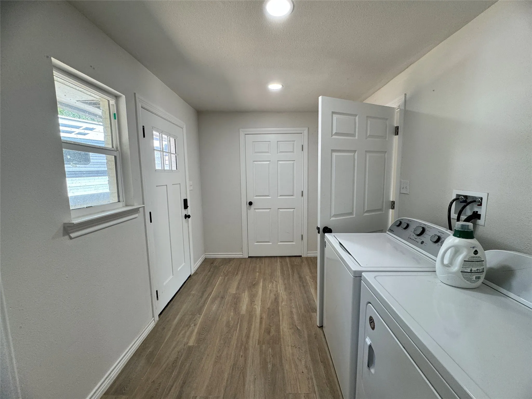 Single Family Residence For Sale in Kaufman County , 24 Lovers Lane, Forney, Texas 75126, 4 Bedroom, 3 Bathroom, 2 Garage spaces, 2,486 Sqft, built in 1976, mls#21398360, Real Estate Agent in Forney, Homes For Sale in Kaufman county, Homes For Sale in Forney, Realtor in Forney Texas, Real Estate Brokerage Independent Realty Texas, Luminita Cordes Realtor