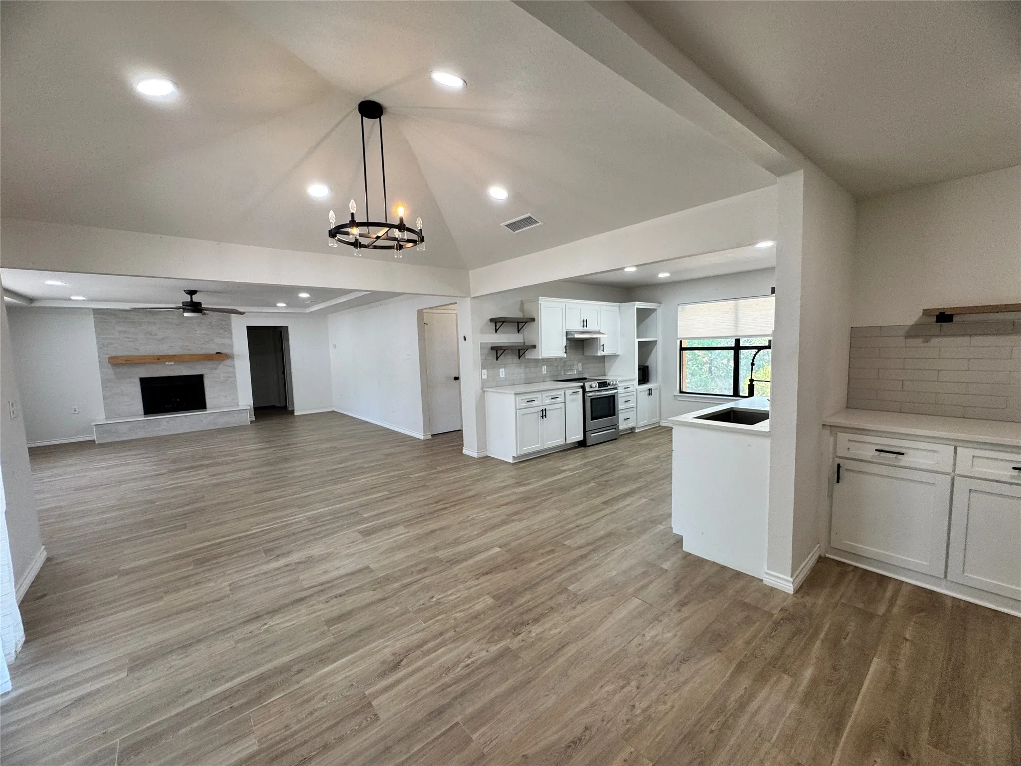 Single Family Residence For Sale in Kaufman County , 24 Lovers Lane, Forney, Texas 75126, 4 Bedroom, 3 Bathroom, 2 Garage spaces, 2,486 Sqft, built in 1976, mls#21398360, Real Estate Agent in Forney, Homes For Sale in Kaufman county, Homes For Sale in Forney, Realtor in Forney Texas, Real Estate Brokerage Independent Realty Texas, Luminita Cordes Realtor