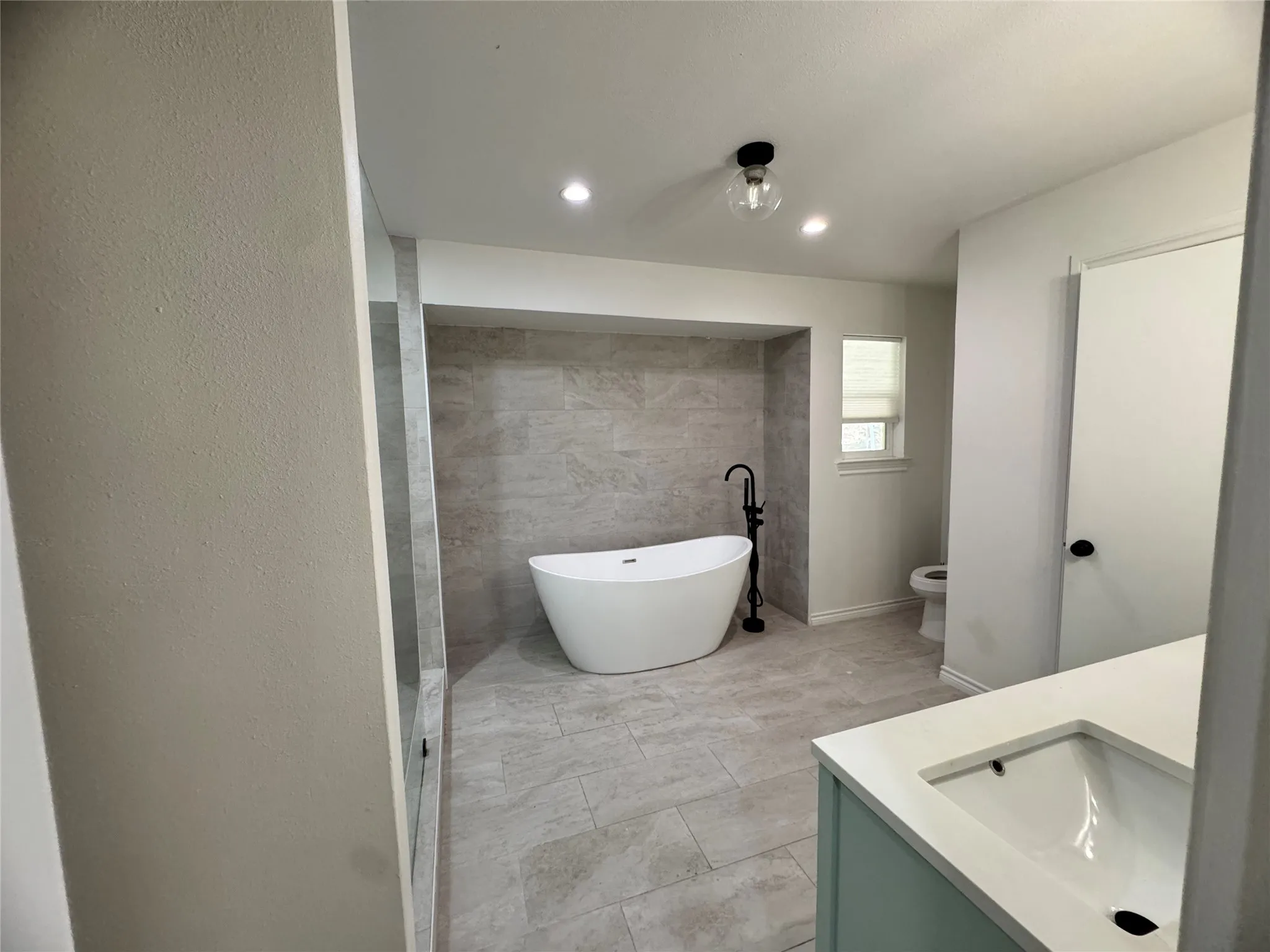 Single Family Residence For Sale in Kaufman County , 24 Lovers Lane, Forney, Texas 75126, 4 Bedroom, 3 Bathroom, 2 Garage spaces, 2,486 Sqft, built in 1976, mls#21398360, Real Estate Agent in Forney, Homes For Sale in Kaufman county, Homes For Sale in Forney, Realtor in Forney Texas, Real Estate Brokerage Independent Realty Texas, Luminita Cordes Realtor