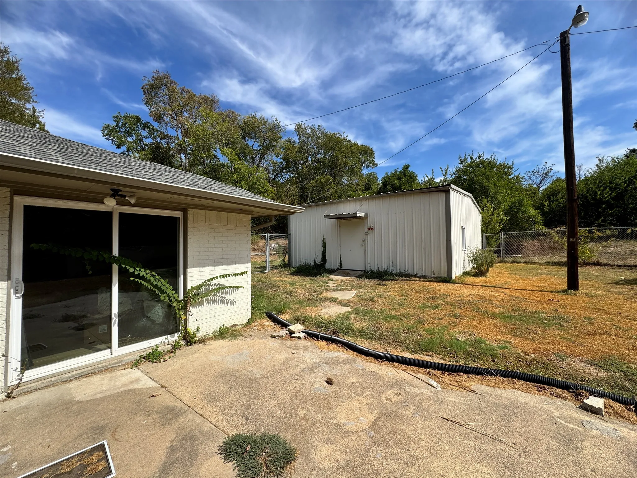Single Family Residence For Sale in Kaufman County , 24 Lovers Lane, Forney, Texas 75126, 4 Bedroom, 3 Bathroom, 2 Garage spaces, 2,486 Sqft, built in 1976, mls#21398360, Real Estate Agent in Forney, Homes For Sale in Kaufman county, Homes For Sale in Forney, Realtor in Forney Texas, Real Estate Brokerage Independent Realty Texas, Luminita Cordes Realtor