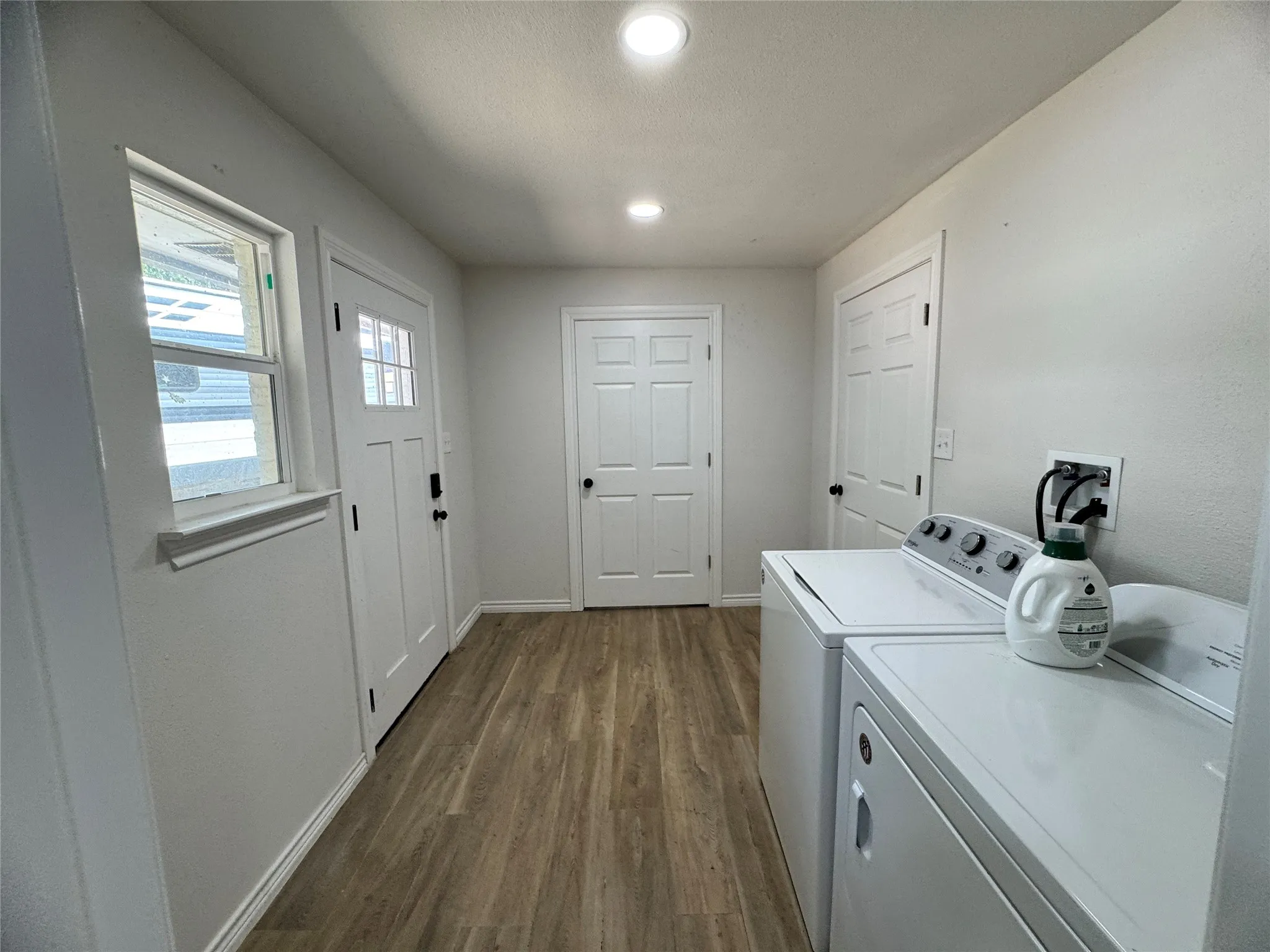 Single Family Residence For Sale in Kaufman County , 24 Lovers Lane, Forney, Texas 75126, 4 Bedroom, 3 Bathroom, 2 Garage spaces, 2,486 Sqft, built in 1976, mls#21398360, Real Estate Agent in Forney, Homes For Sale in Kaufman county, Homes For Sale in Forney, Realtor in Forney Texas, Real Estate Brokerage Independent Realty Texas, Luminita Cordes Realtor