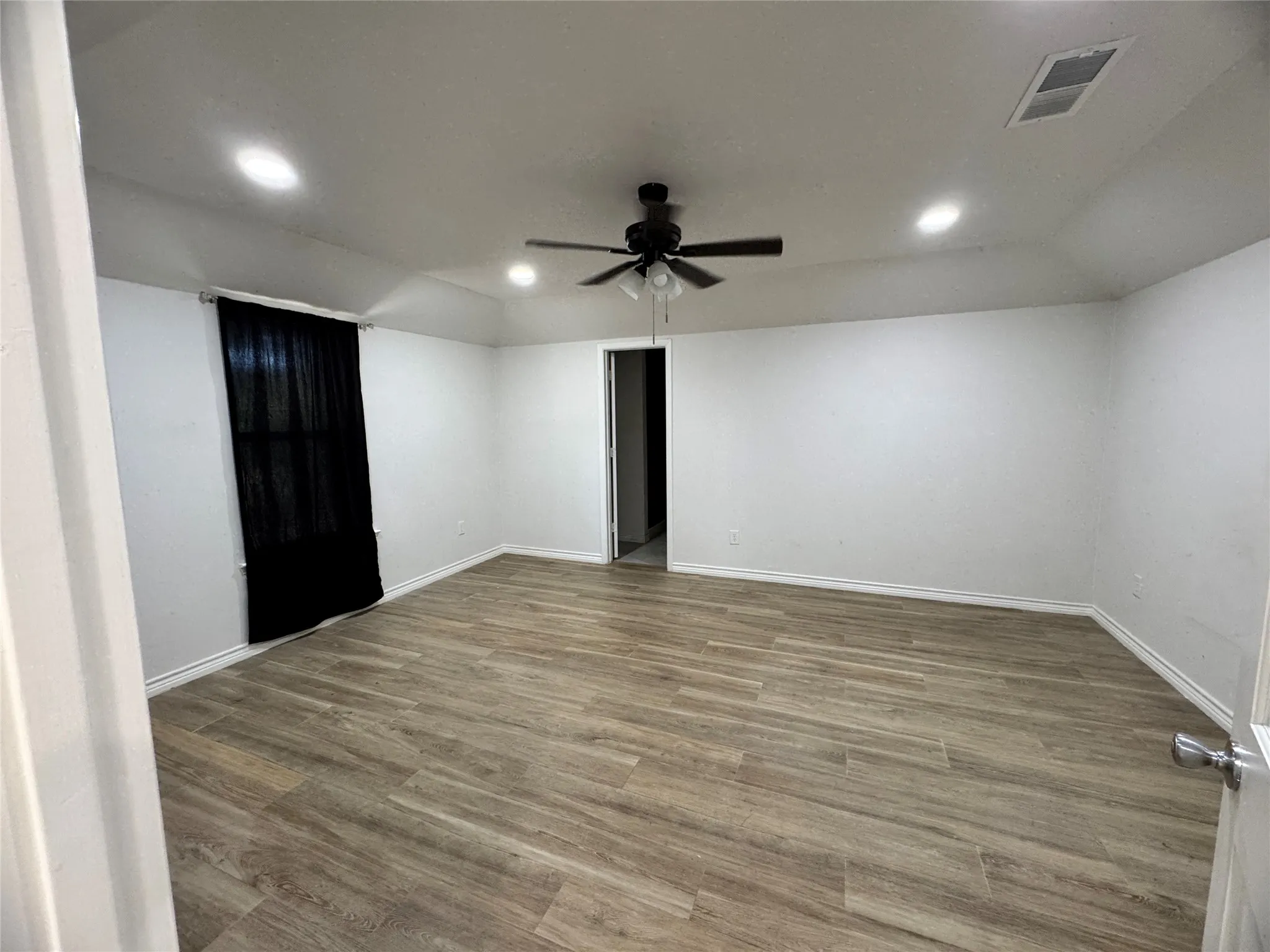 Single Family Residence For Sale in Kaufman County , 24 Lovers Lane, Forney, Texas 75126, 4 Bedroom, 3 Bathroom, 2 Garage spaces, 2,486 Sqft, built in 1976, mls#21398360, Real Estate Agent in Forney, Homes For Sale in Kaufman county, Homes For Sale in Forney, Realtor in Forney Texas, Real Estate Brokerage Independent Realty Texas, Luminita Cordes Realtor