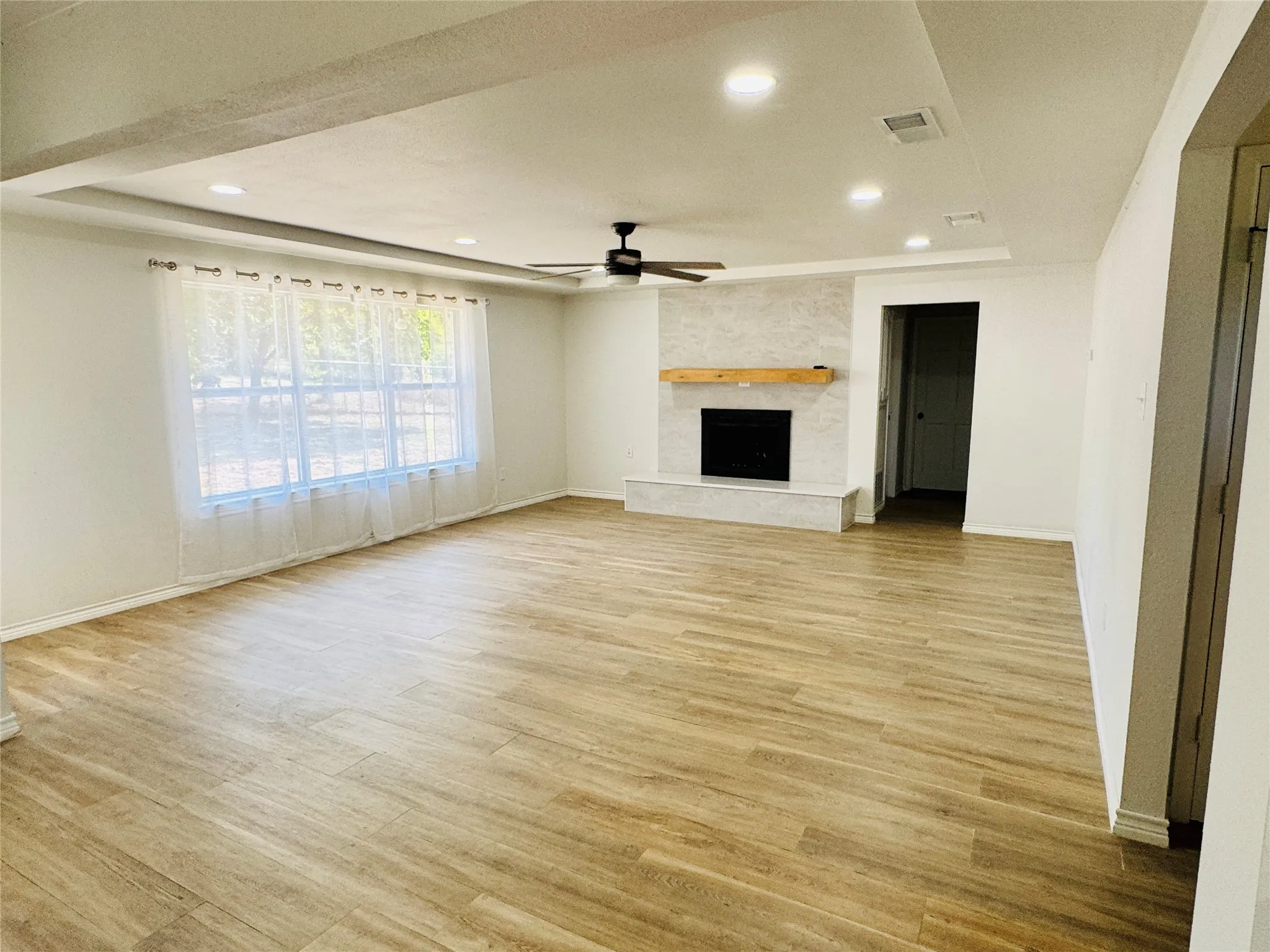 Single Family Residence For Sale in Kaufman County , 24 Lovers Lane, Forney, Texas 75126, 4 Bedroom, 3 Bathroom, 2 Garage spaces, 2,486 Sqft, built in 1976, mls#21398360, Real Estate Agent in Forney, Homes For Sale in Kaufman county, Homes For Sale in Forney, Realtor in Forney Texas, Real Estate Brokerage Independent Realty Texas, Luminita Cordes Realtor