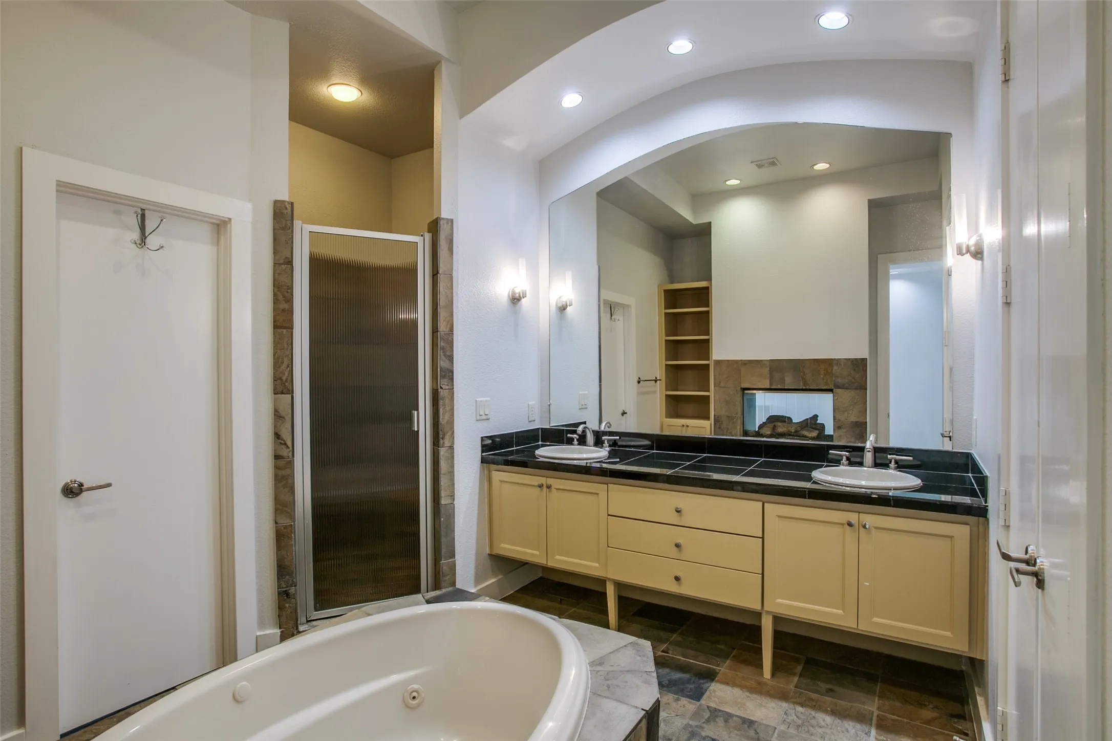 Townhouse For Rent in Dallas County , 3805 Holland Avenue, Dallas, Texas 75219, 3 Bedroom, 4 Bathroom, 2 Garage spaces, 2,396 Sqft, built in 2001, mls#21399626, Real Estate Agent in Dallas, Homes For Rent in Dallas county, Homes For Rent in Dallas, Realtor in Dallas Texas, Real Estate Brokerage Independent Realty Texas, Luminita Cordes Realtor