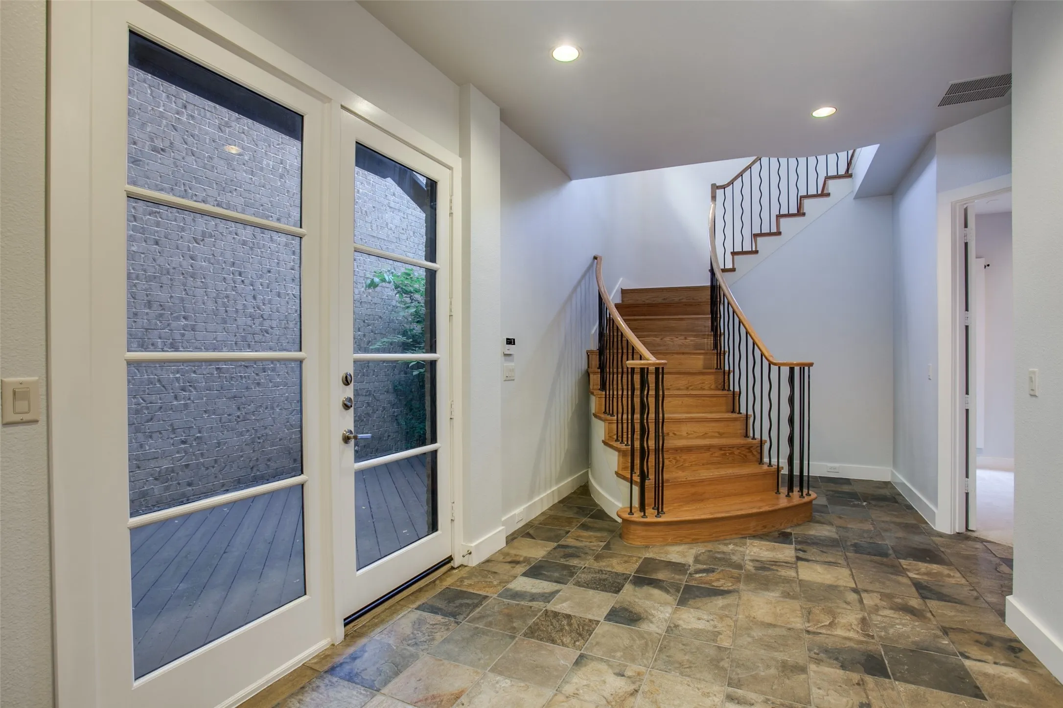 Townhouse For Rent in Dallas County , 3805 Holland Avenue, Dallas, Texas 75219, 3 Bedroom, 4 Bathroom, 2 Garage spaces, 2,396 Sqft, built in 2001, mls#21399626, Real Estate Agent in Dallas, Homes For Rent in Dallas county, Homes For Rent in Dallas, Realtor in Dallas Texas, Real Estate Brokerage Independent Realty Texas, Luminita Cordes Realtor