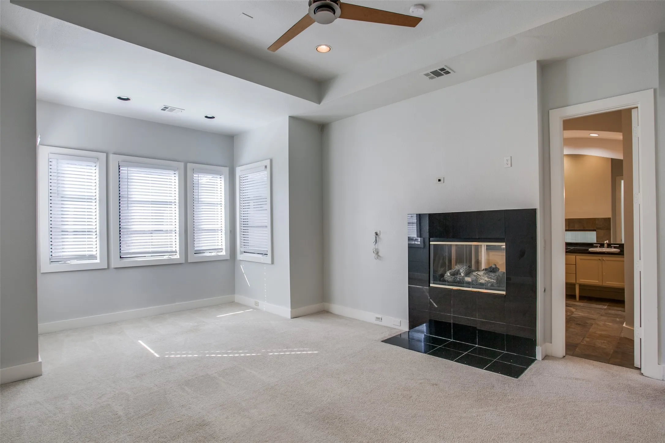 Townhouse For Rent in Dallas County , 3805 Holland Avenue, Dallas, Texas 75219, 3 Bedroom, 4 Bathroom, 2 Garage spaces, 2,396 Sqft, built in 2001, mls#21399626, Real Estate Agent in Dallas, Homes For Rent in Dallas county, Homes For Rent in Dallas, Realtor in Dallas Texas, Real Estate Brokerage Independent Realty Texas, Luminita Cordes Realtor