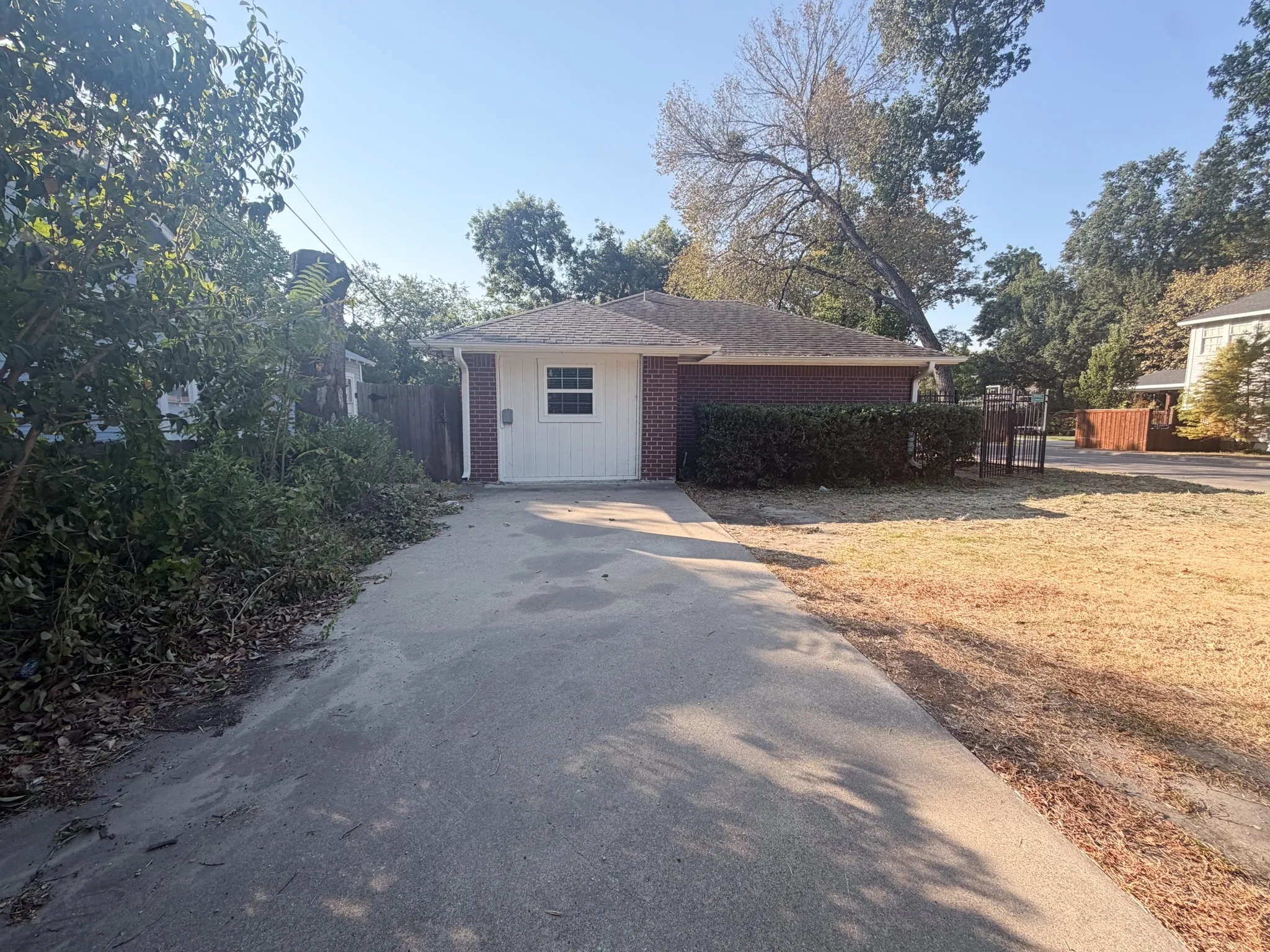 Duplex For Rent in Navarro County , 121 N 24th Street 1, Corsicana, Texas 75110, 2 Bedroom, 1 Bathroom, Garage spaces, 1,000 Sqft, built in 2003, mls#21399629, Real Estate Agent in Corsicana, Homes For Rent in Navarro county, Homes For Rent in Corsicana, Realtor in Corsicana Texas, Real Estate Brokerage Independent Realty Texas, Luminita Cordes Realtor