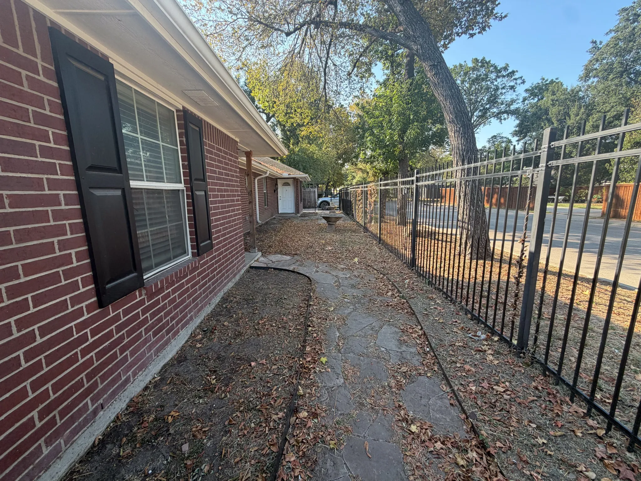 Duplex For Rent in Navarro County , 121 N 24th Street 1, Corsicana, Texas 75110, 2 Bedroom, 1 Bathroom, Garage spaces, 1,000 Sqft, built in 2003, mls#21399629, Real Estate Agent in Corsicana, Homes For Rent in Navarro county, Homes For Rent in Corsicana, Realtor in Corsicana Texas, Real Estate Brokerage Independent Realty Texas, Luminita Cordes Realtor