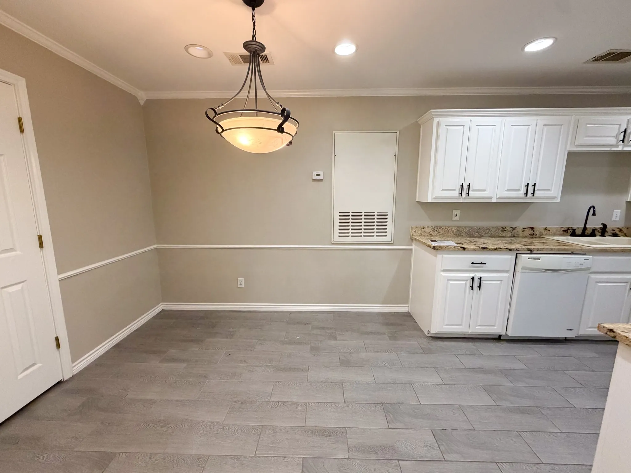 Duplex For Rent in Navarro County , 121 N 24th Street 1, Corsicana, Texas 75110, 2 Bedroom, 1 Bathroom, Garage spaces, 1,000 Sqft, built in 2003, mls#21399629, Real Estate Agent in Corsicana, Homes For Rent in Navarro county, Homes For Rent in Corsicana, Realtor in Corsicana Texas, Real Estate Brokerage Independent Realty Texas, Luminita Cordes Realtor