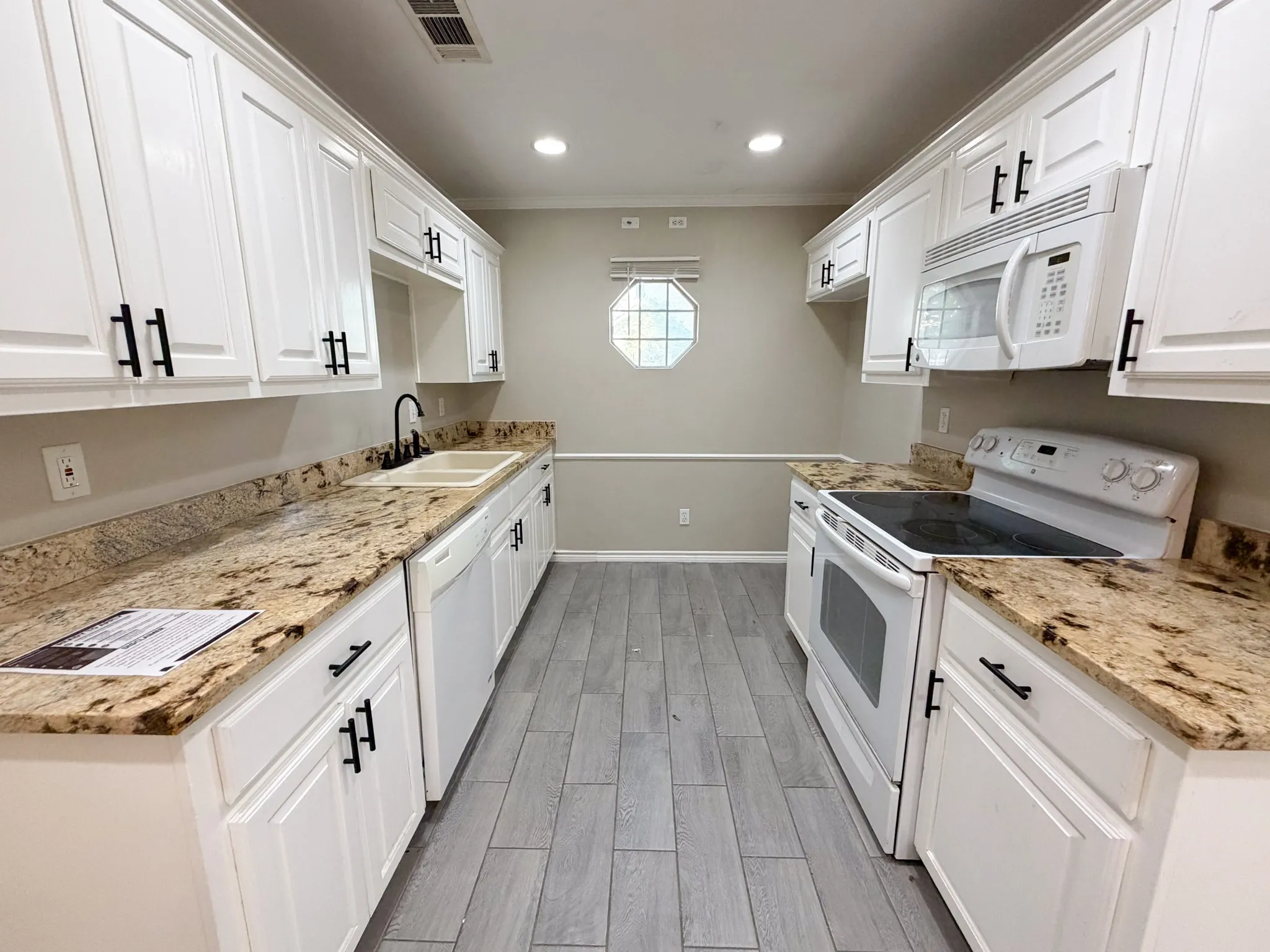 Duplex For Rent in Navarro County , 121 N 24th Street 1, Corsicana, Texas 75110, 2 Bedroom, 1 Bathroom, Garage spaces, 1,000 Sqft, built in 2003, mls#21399629, Real Estate Agent in Corsicana, Homes For Rent in Navarro county, Homes For Rent in Corsicana, Realtor in Corsicana Texas, Real Estate Brokerage Independent Realty Texas, Luminita Cordes Realtor